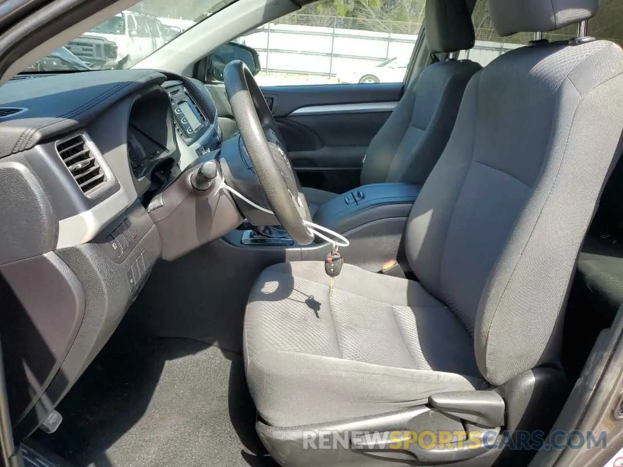 7 Photograph of a damaged car 5TDZARFH3KS049540 TOYOTA HIGHLANDER 2019