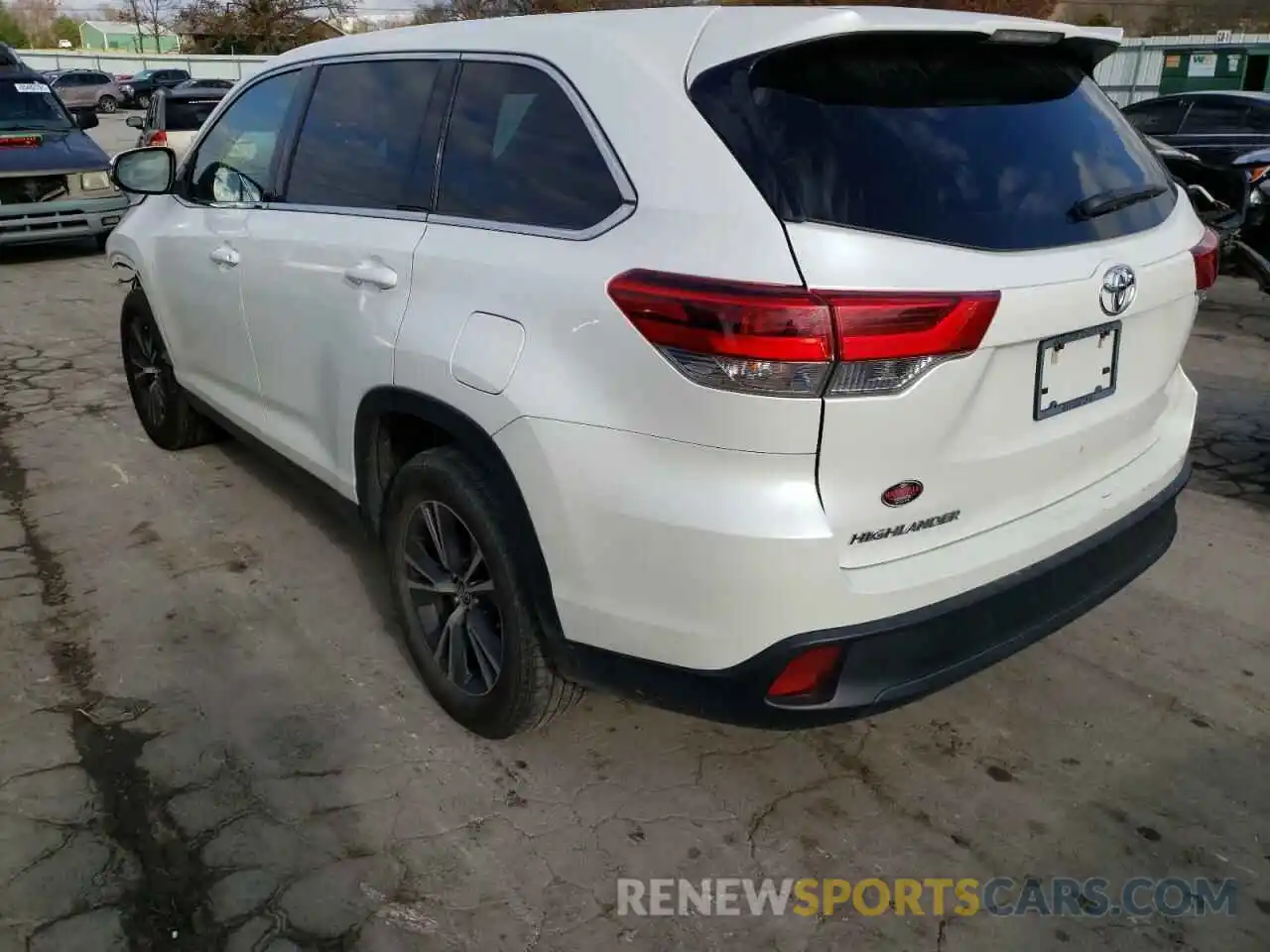 3 Photograph of a damaged car 5TDZARFH3KS050252 TOYOTA HIGHLANDER 2019