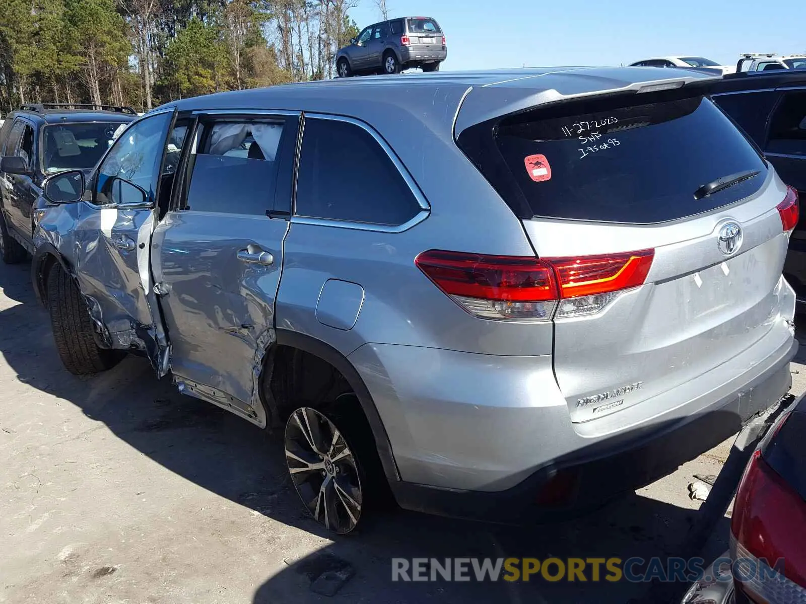 3 Photograph of a damaged car 5TDZARFH3KS050526 TOYOTA HIGHLANDER 2019
