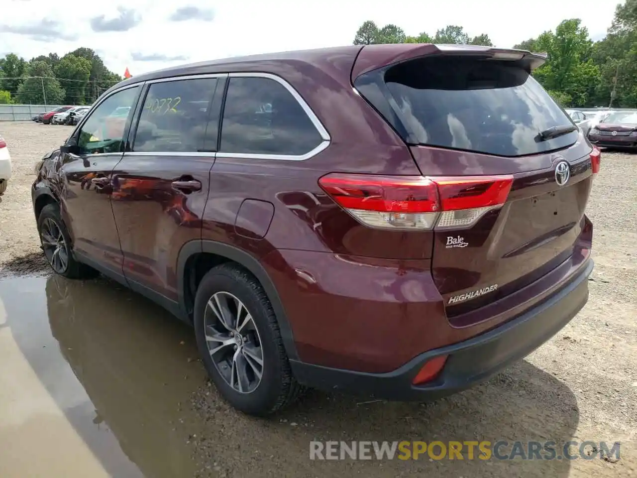 3 Photograph of a damaged car 5TDZARFH3KS053541 TOYOTA HIGHLANDER 2019