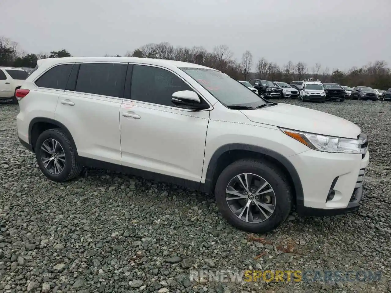 4 Photograph of a damaged car 5TDZARFH3KS054026 TOYOTA HIGHLANDER 2019