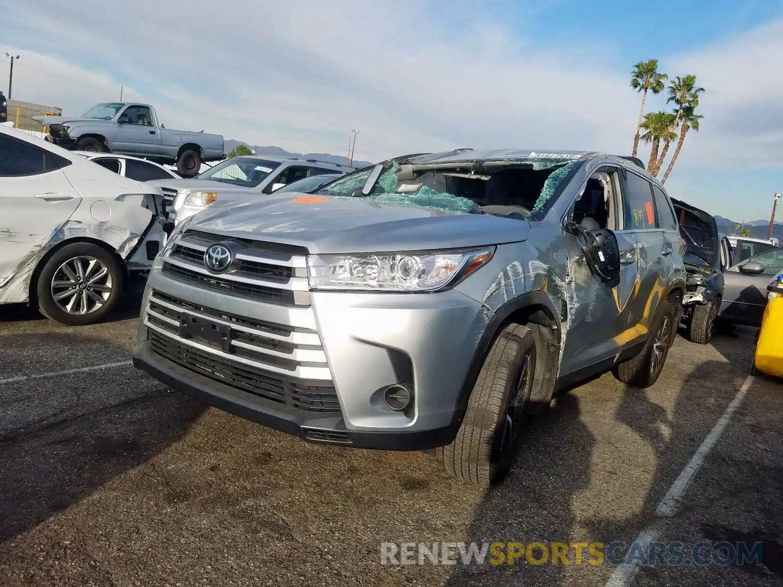 2 Photograph of a damaged car 5TDZARFH3KS054592 TOYOTA HIGHLANDER 2019