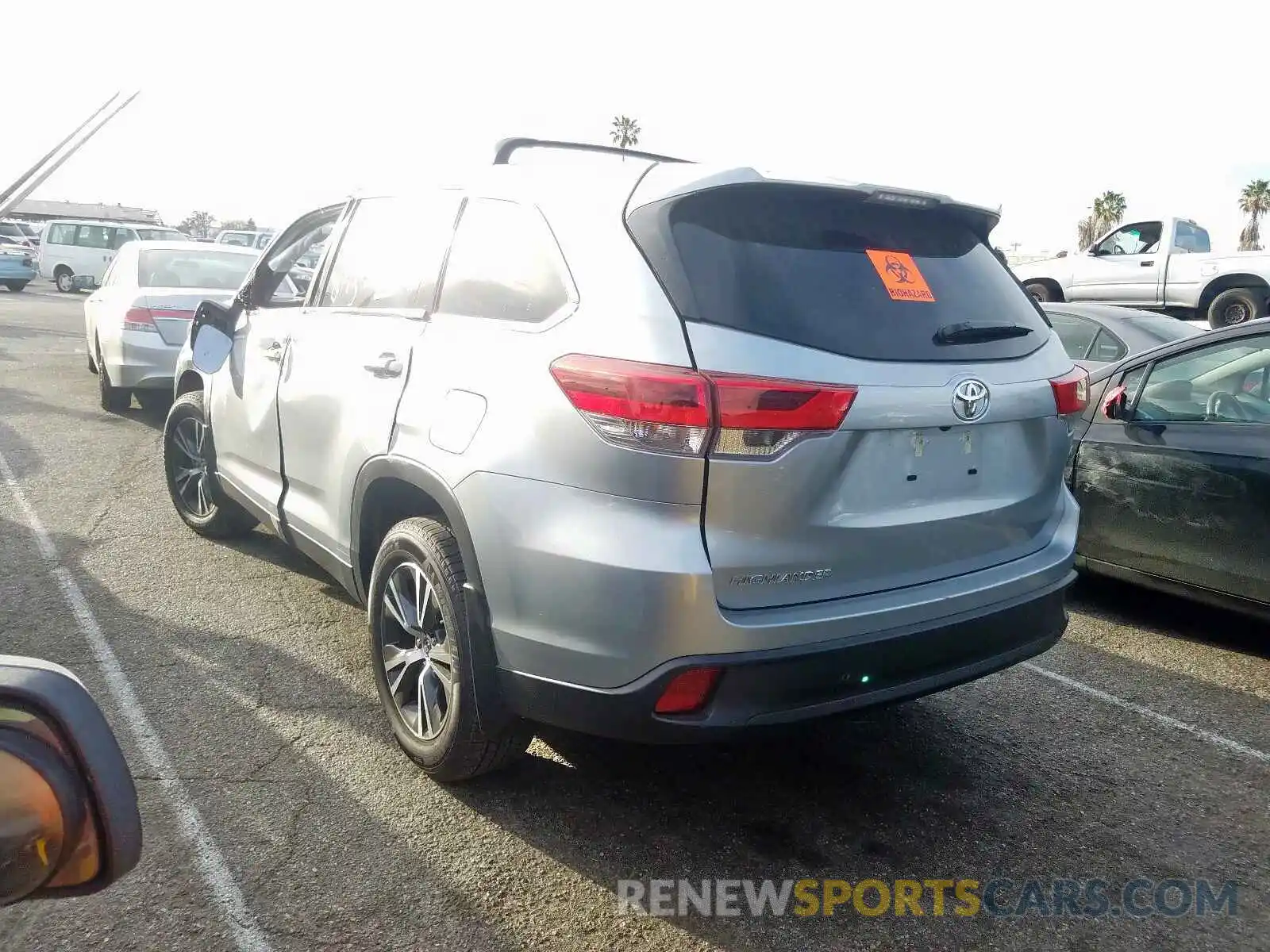 3 Photograph of a damaged car 5TDZARFH3KS054592 TOYOTA HIGHLANDER 2019