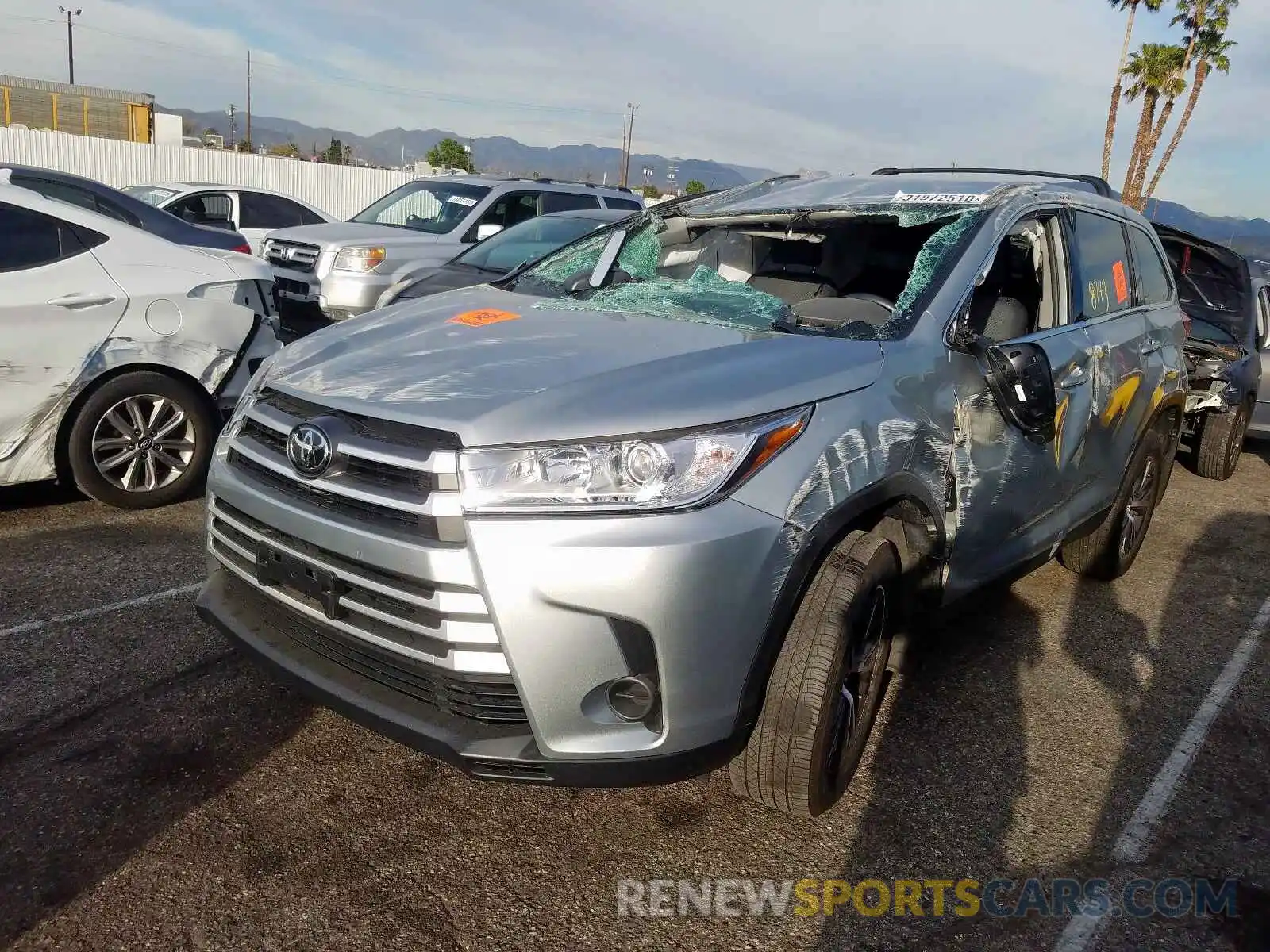 9 Photograph of a damaged car 5TDZARFH3KS054592 TOYOTA HIGHLANDER 2019