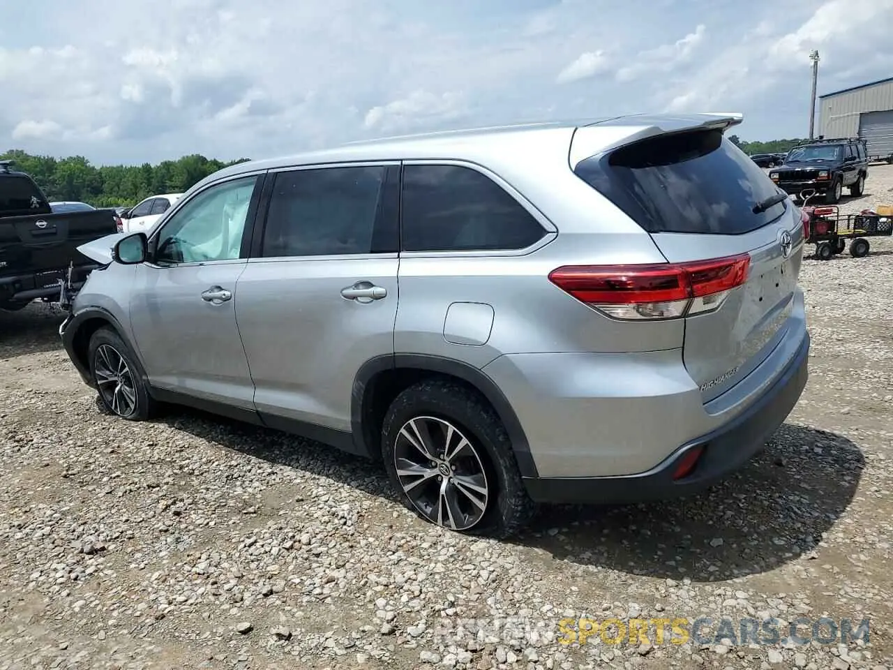 2 Photograph of a damaged car 5TDZARFH3KS055936 TOYOTA HIGHLANDER 2019