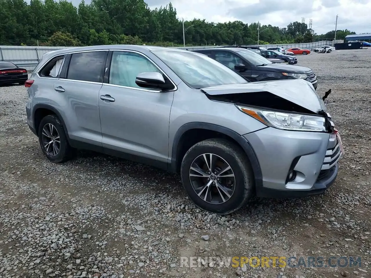 4 Photograph of a damaged car 5TDZARFH3KS055936 TOYOTA HIGHLANDER 2019