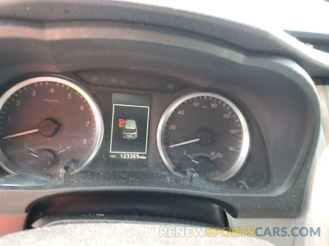 9 Photograph of a damaged car 5TDZARFH3KS055936 TOYOTA HIGHLANDER 2019