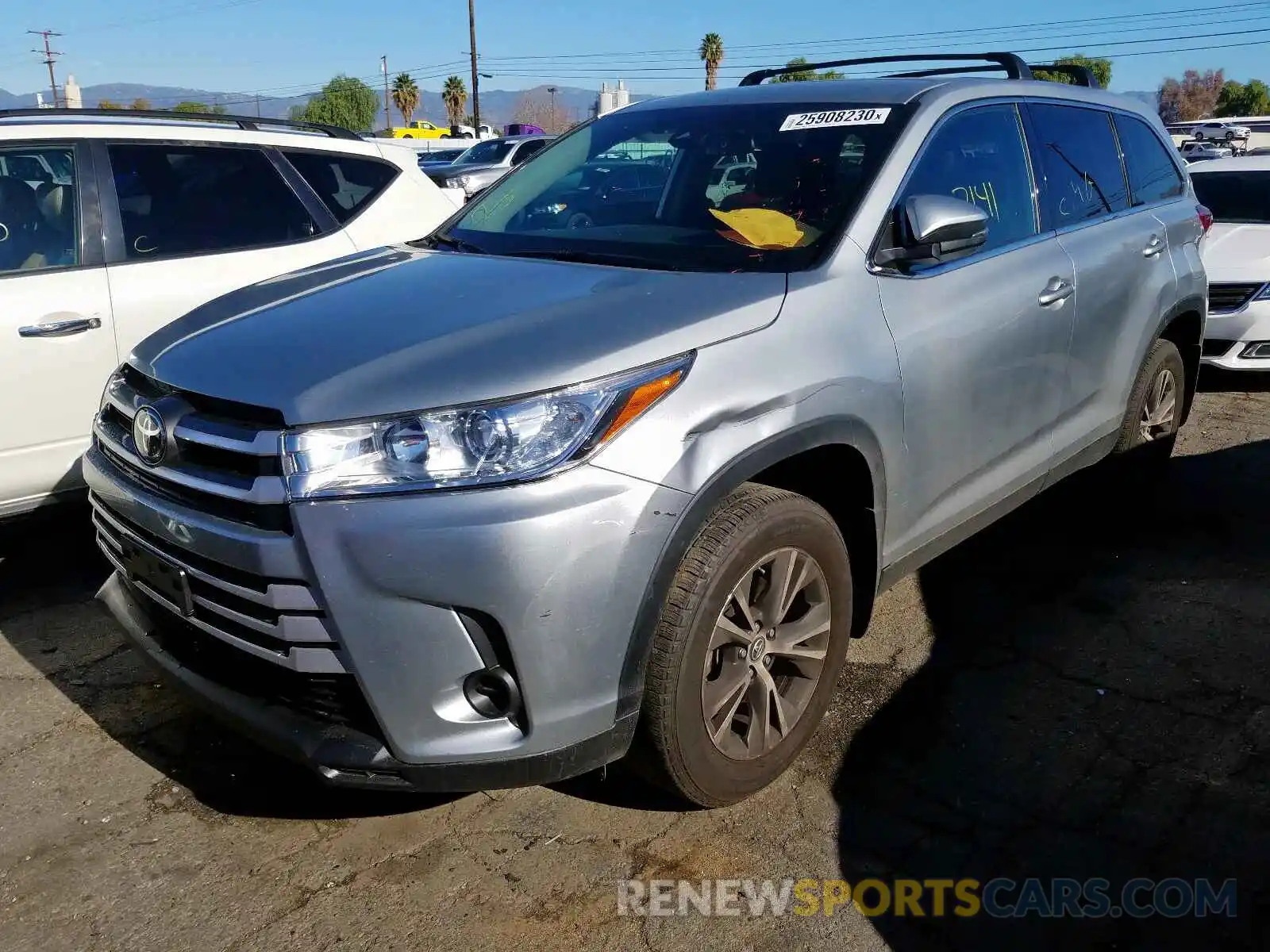 2 Photograph of a damaged car 5TDZARFH3KS056035 TOYOTA HIGHLANDER 2019