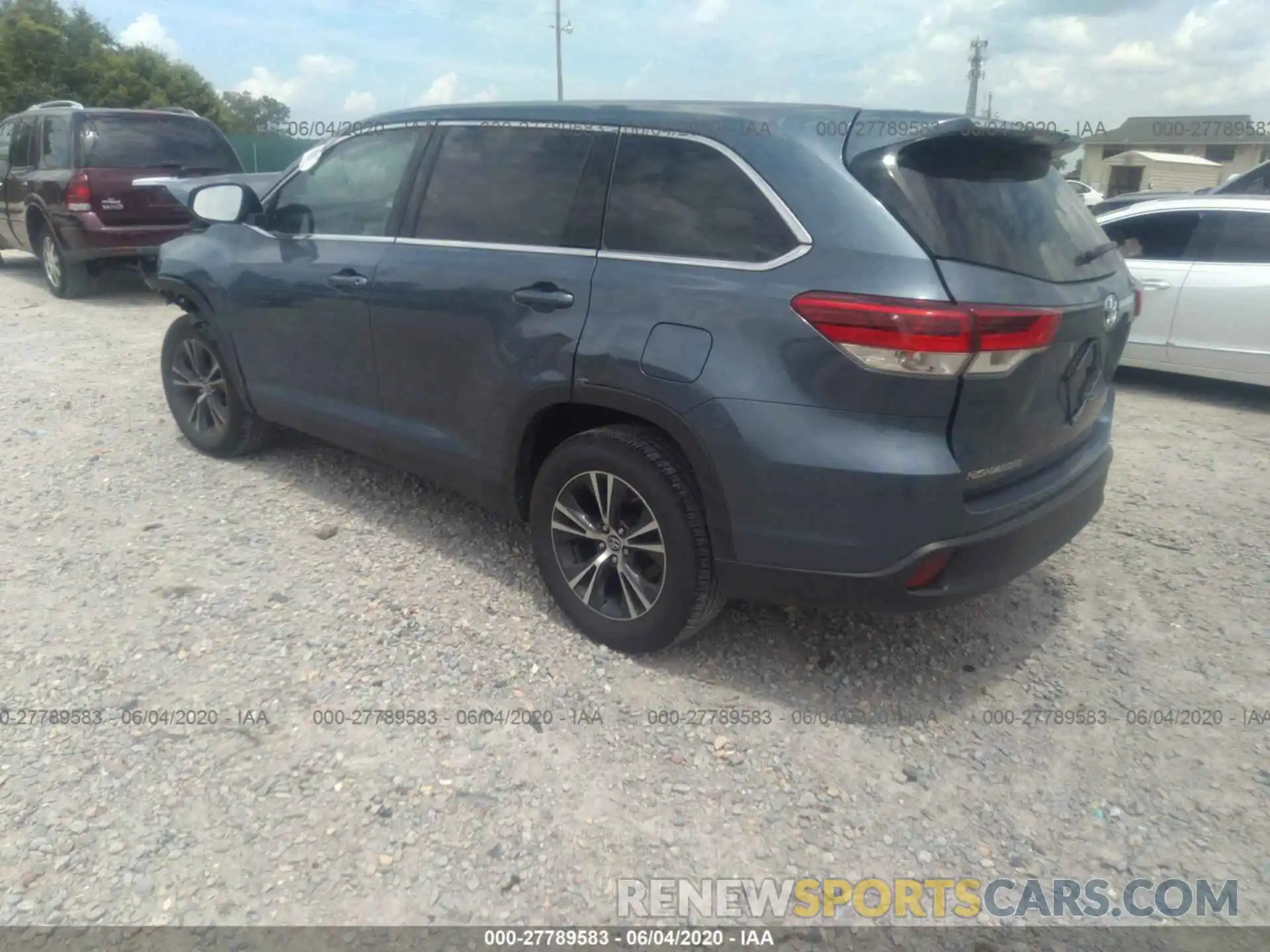 3 Photograph of a damaged car 5TDZARFH3KS057427 TOYOTA HIGHLANDER 2019