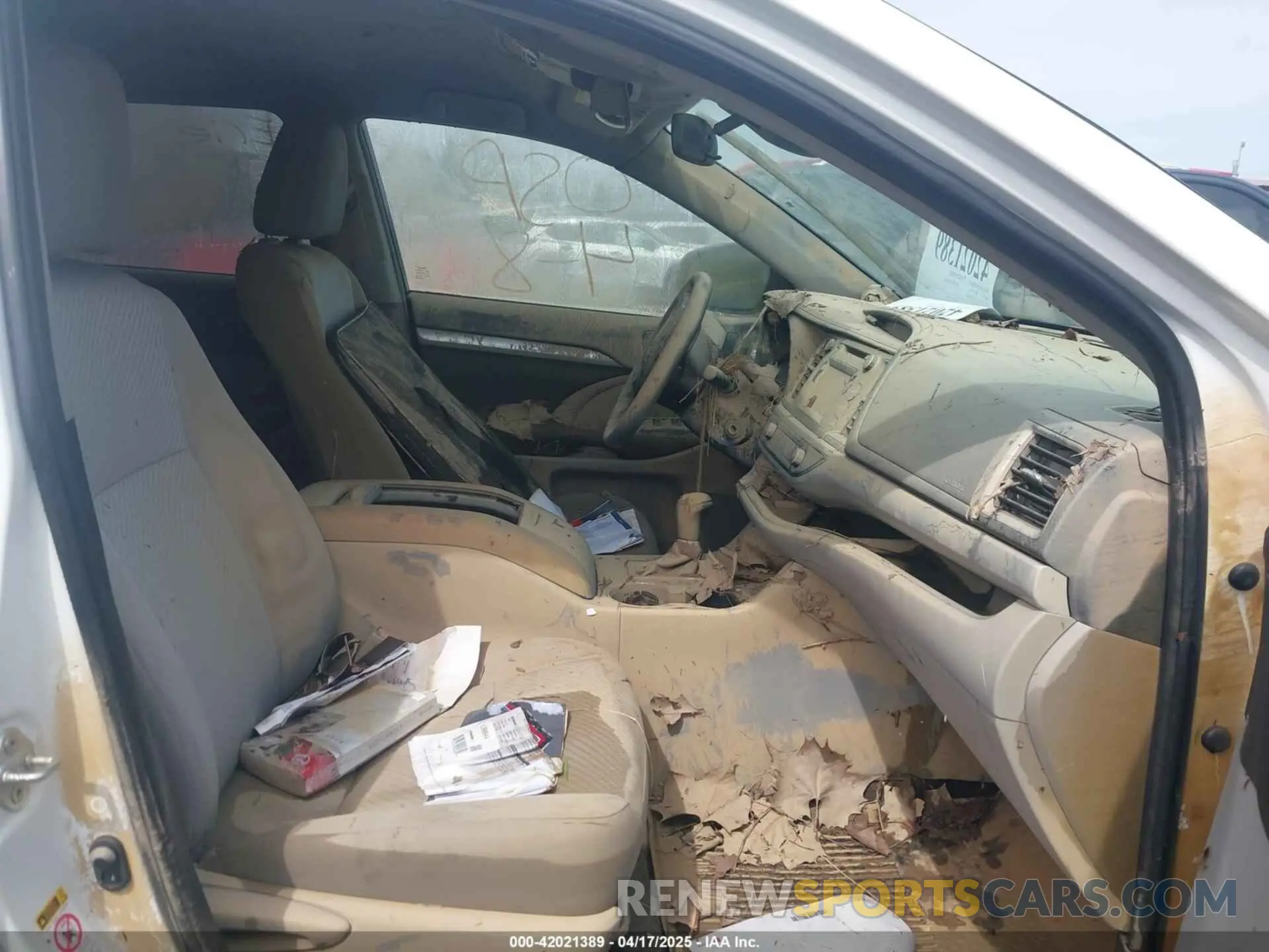 5 Photograph of a damaged car 5TDZARFH3KS057864 TOYOTA HIGHLANDER 2019