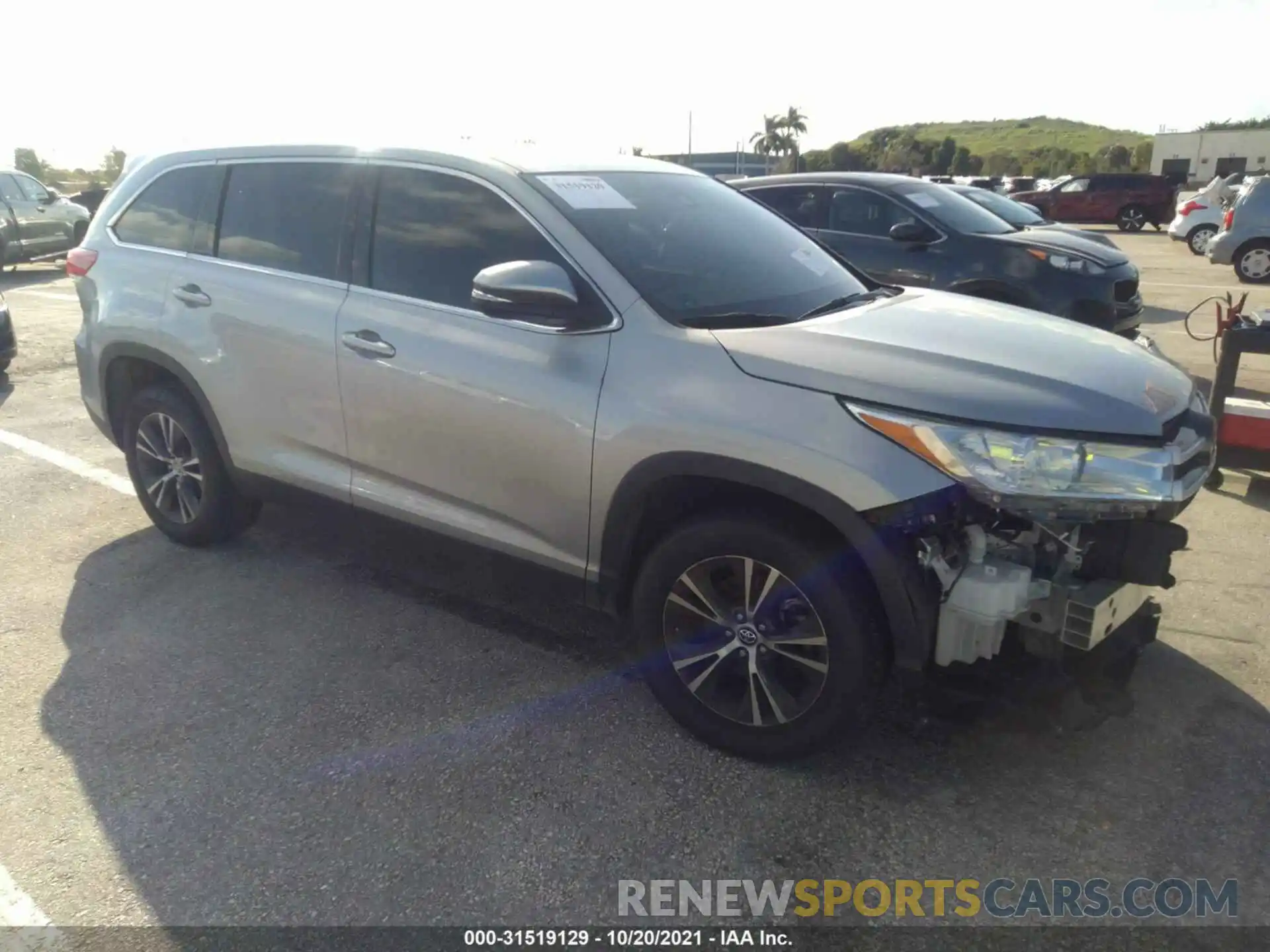 1 Photograph of a damaged car 5TDZARFH3KS059582 TOYOTA HIGHLANDER 2019