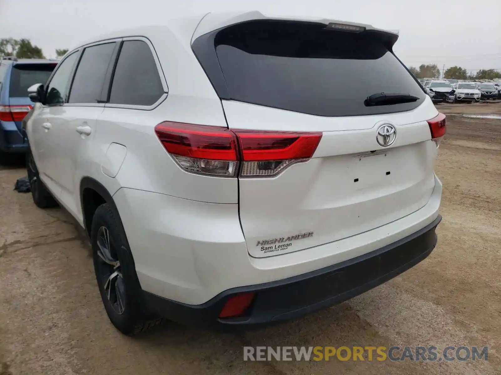 3 Photograph of a damaged car 5TDZARFH3KS060408 TOYOTA HIGHLANDER 2019