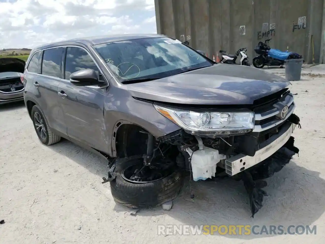 1 Photograph of a damaged car 5TDZARFH3KS061445 TOYOTA HIGHLANDER 2019