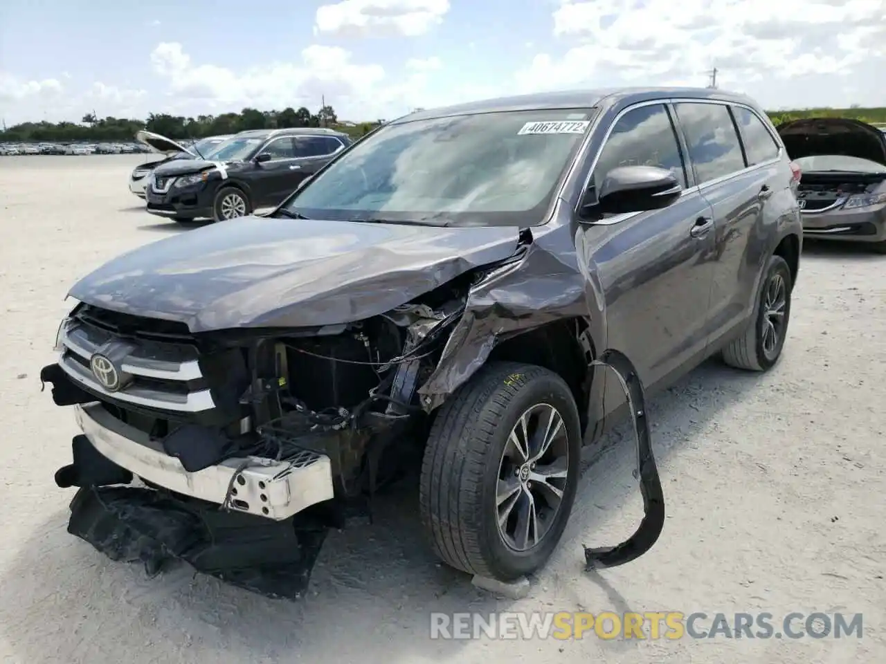 2 Photograph of a damaged car 5TDZARFH3KS061445 TOYOTA HIGHLANDER 2019