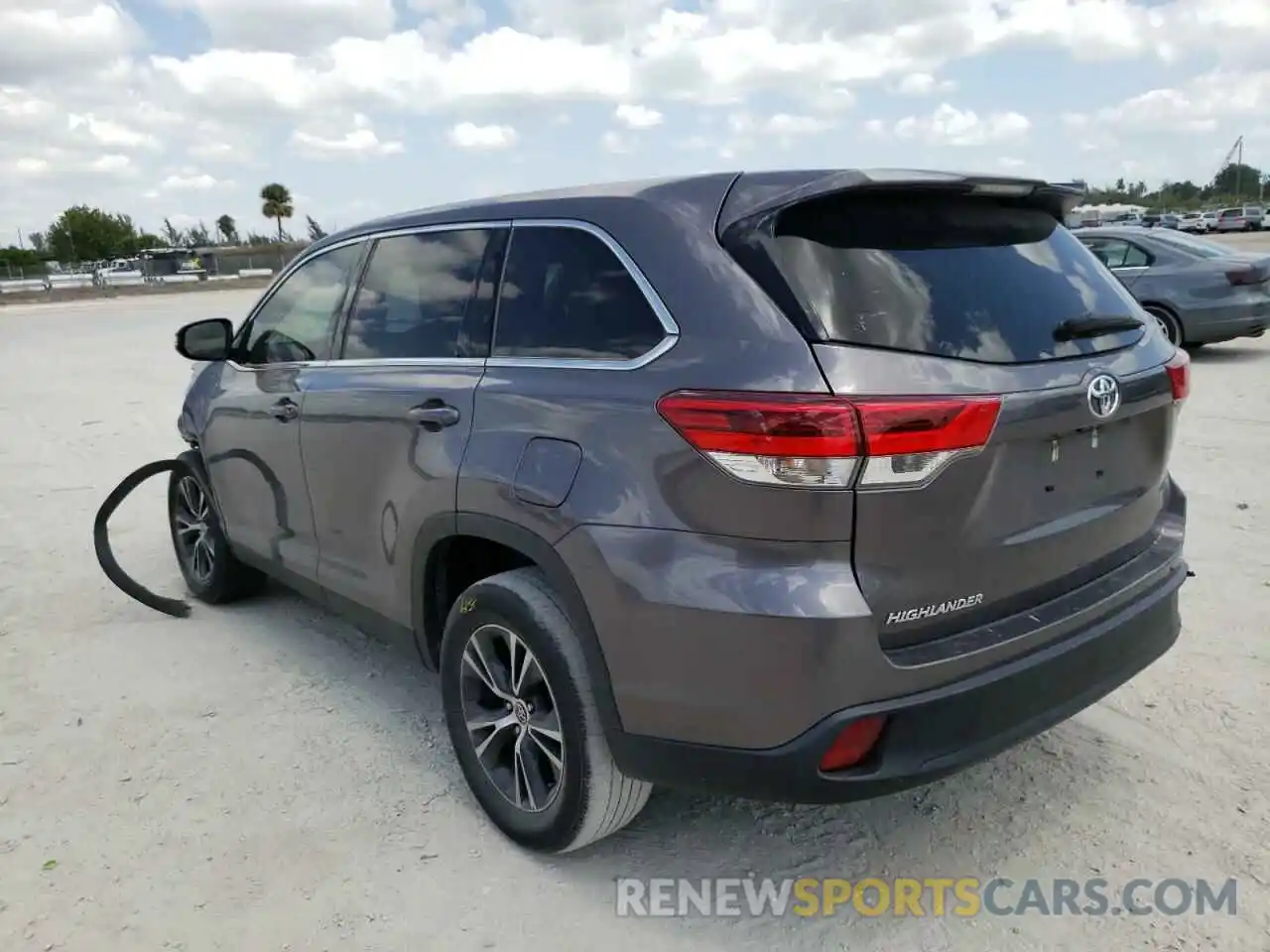 3 Photograph of a damaged car 5TDZARFH3KS061445 TOYOTA HIGHLANDER 2019