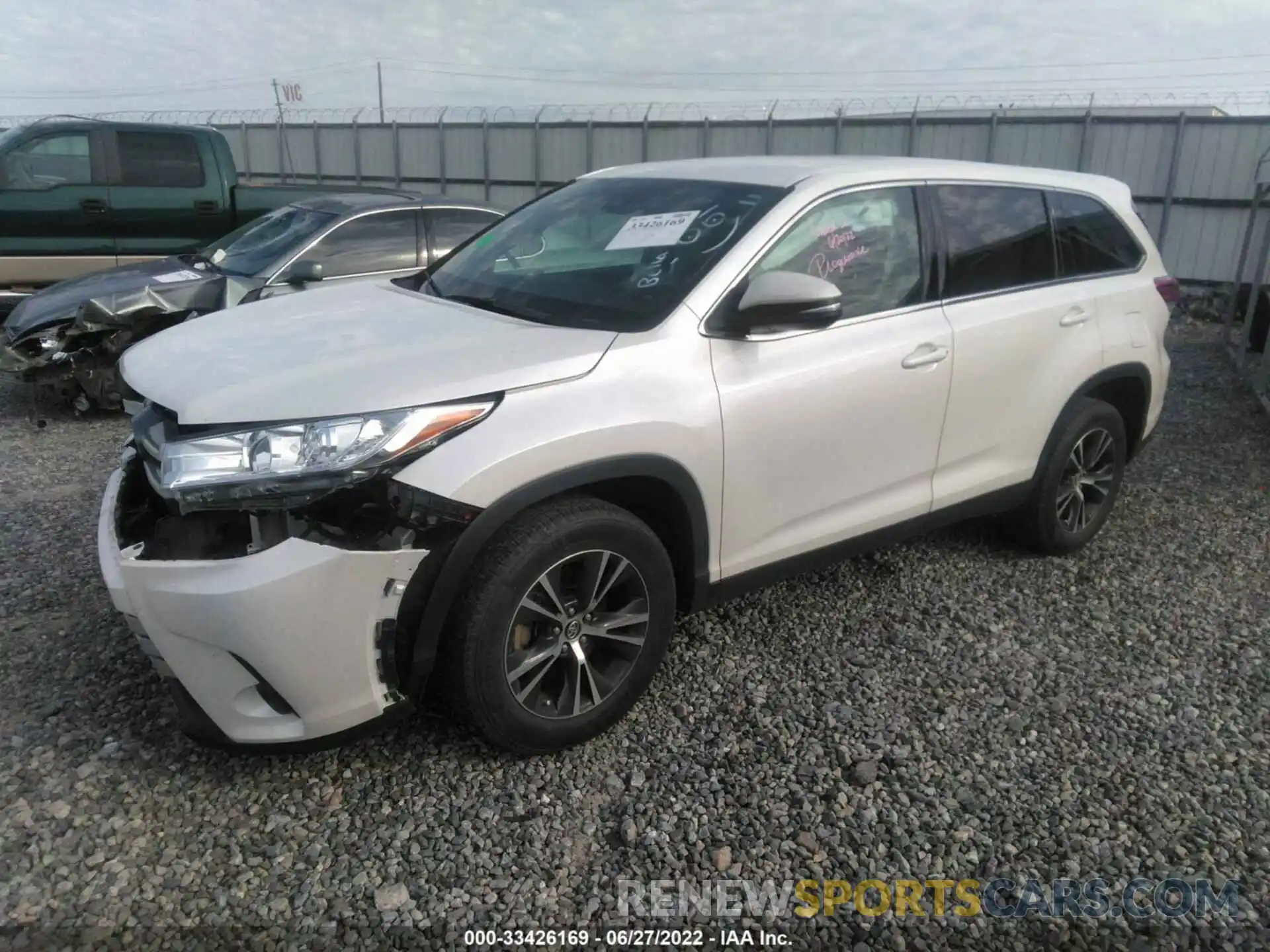 2 Photograph of a damaged car 5TDZARFH4KS044265 TOYOTA HIGHLANDER 2019