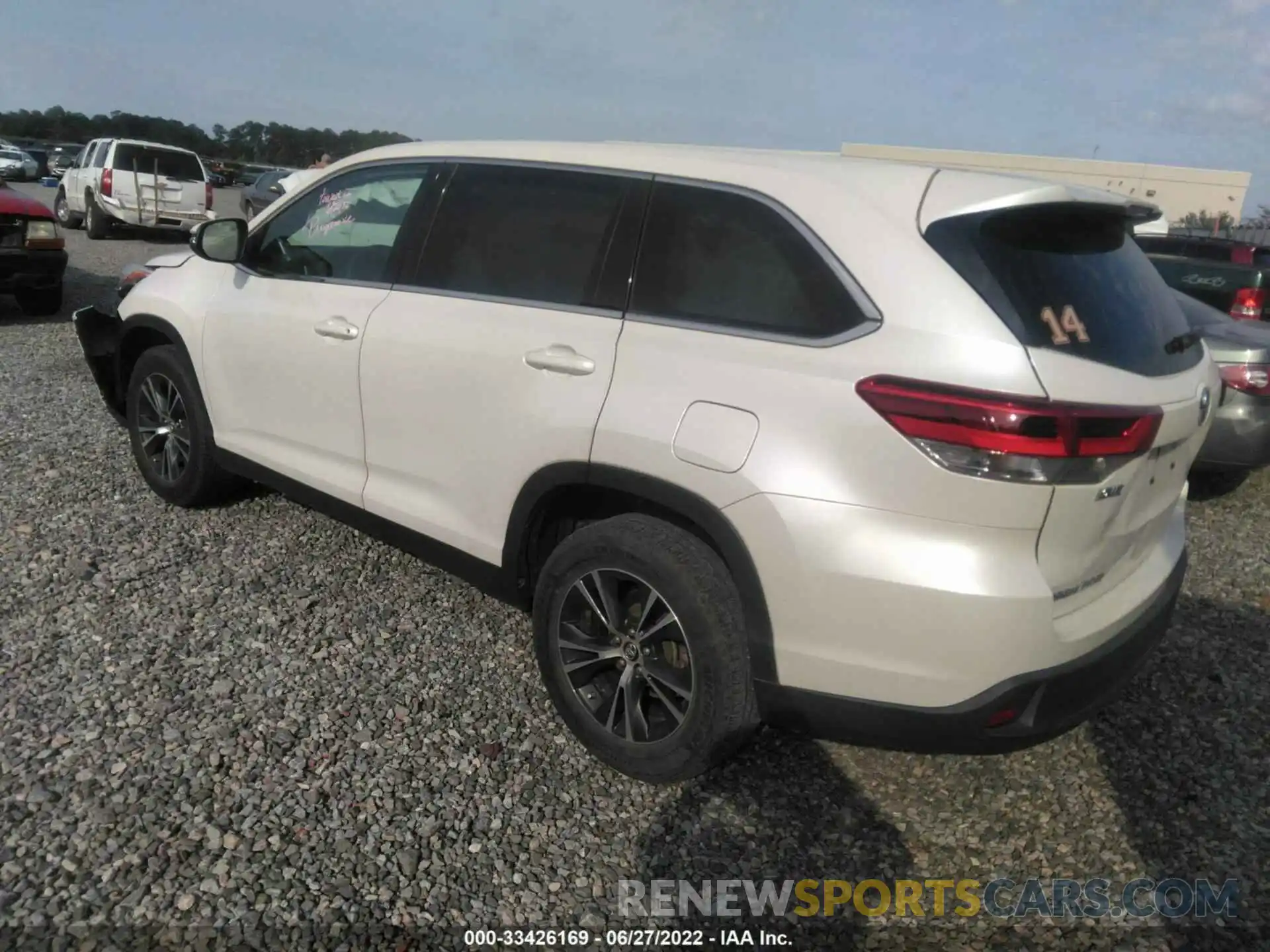 3 Photograph of a damaged car 5TDZARFH4KS044265 TOYOTA HIGHLANDER 2019