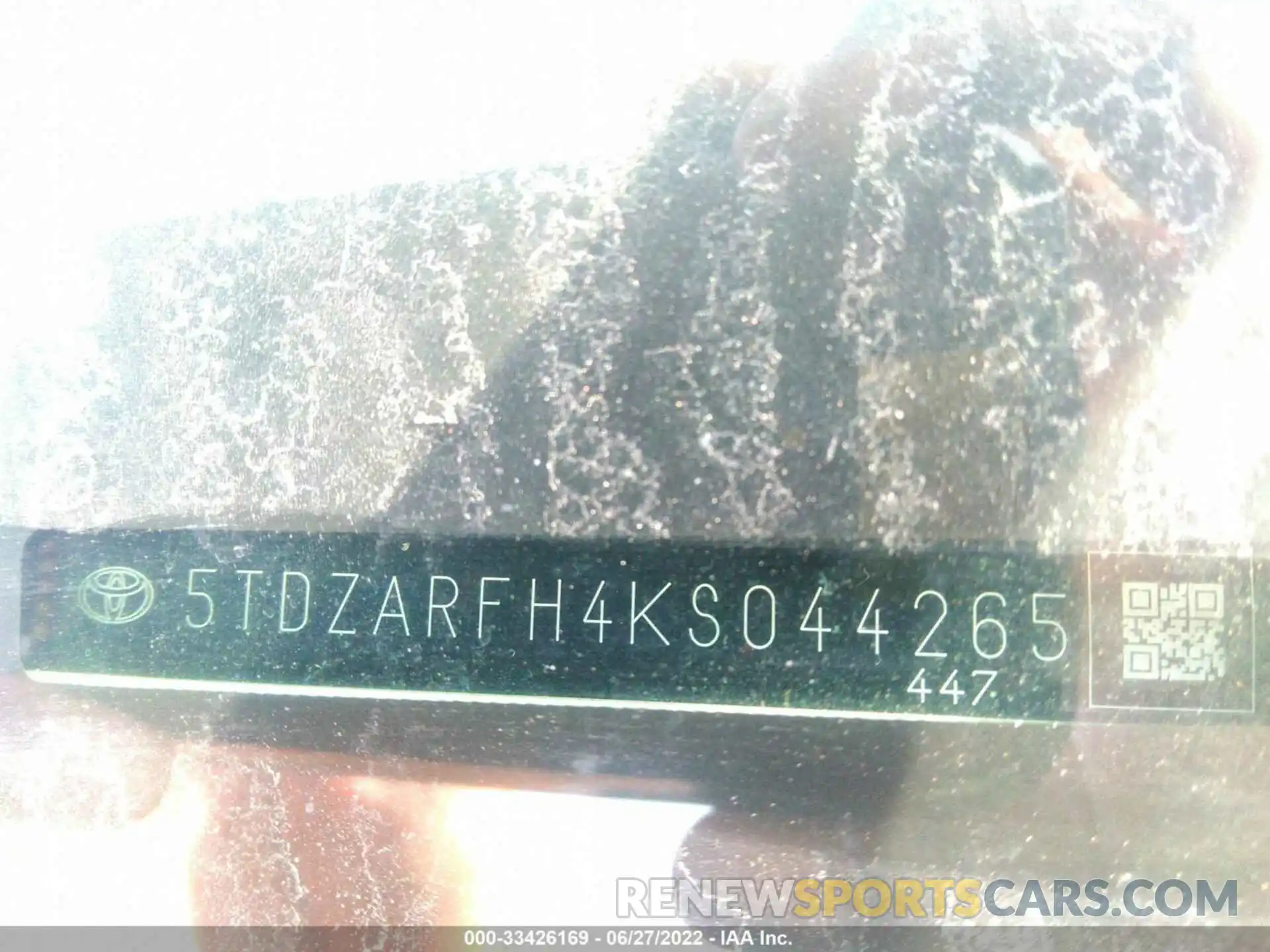 9 Photograph of a damaged car 5TDZARFH4KS044265 TOYOTA HIGHLANDER 2019