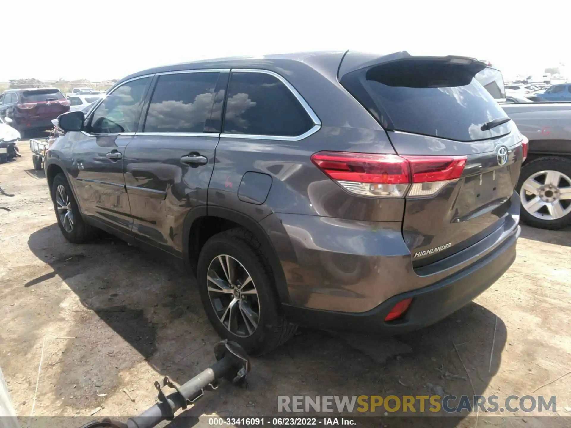 3 Photograph of a damaged car 5TDZARFH4KS045156 TOYOTA HIGHLANDER 2019