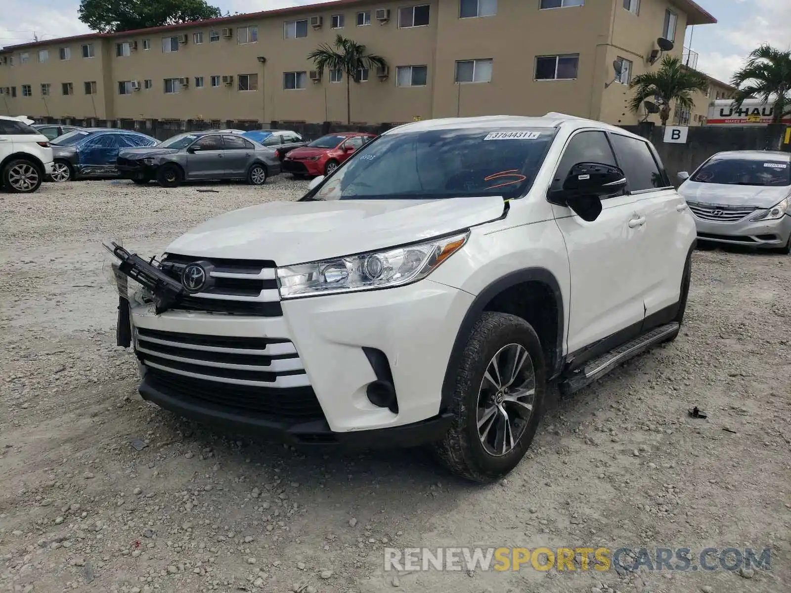 2 Photograph of a damaged car 5TDZARFH4KS046503 TOYOTA HIGHLANDER 2019