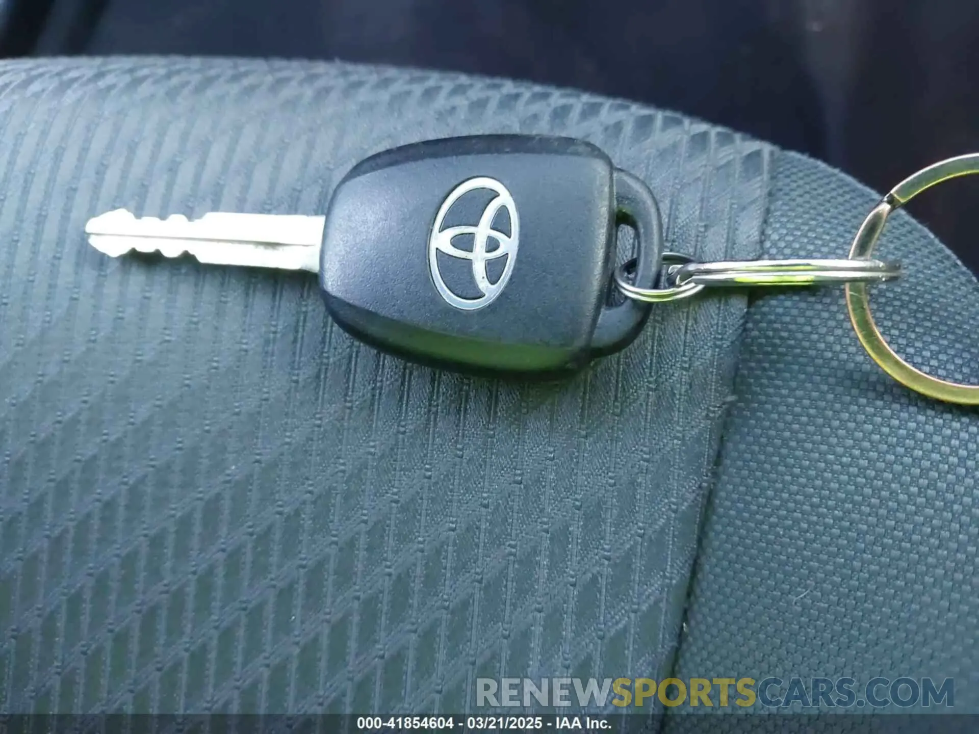 11 Photograph of a damaged car 5TDZARFH4KS047134 TOYOTA HIGHLANDER 2019