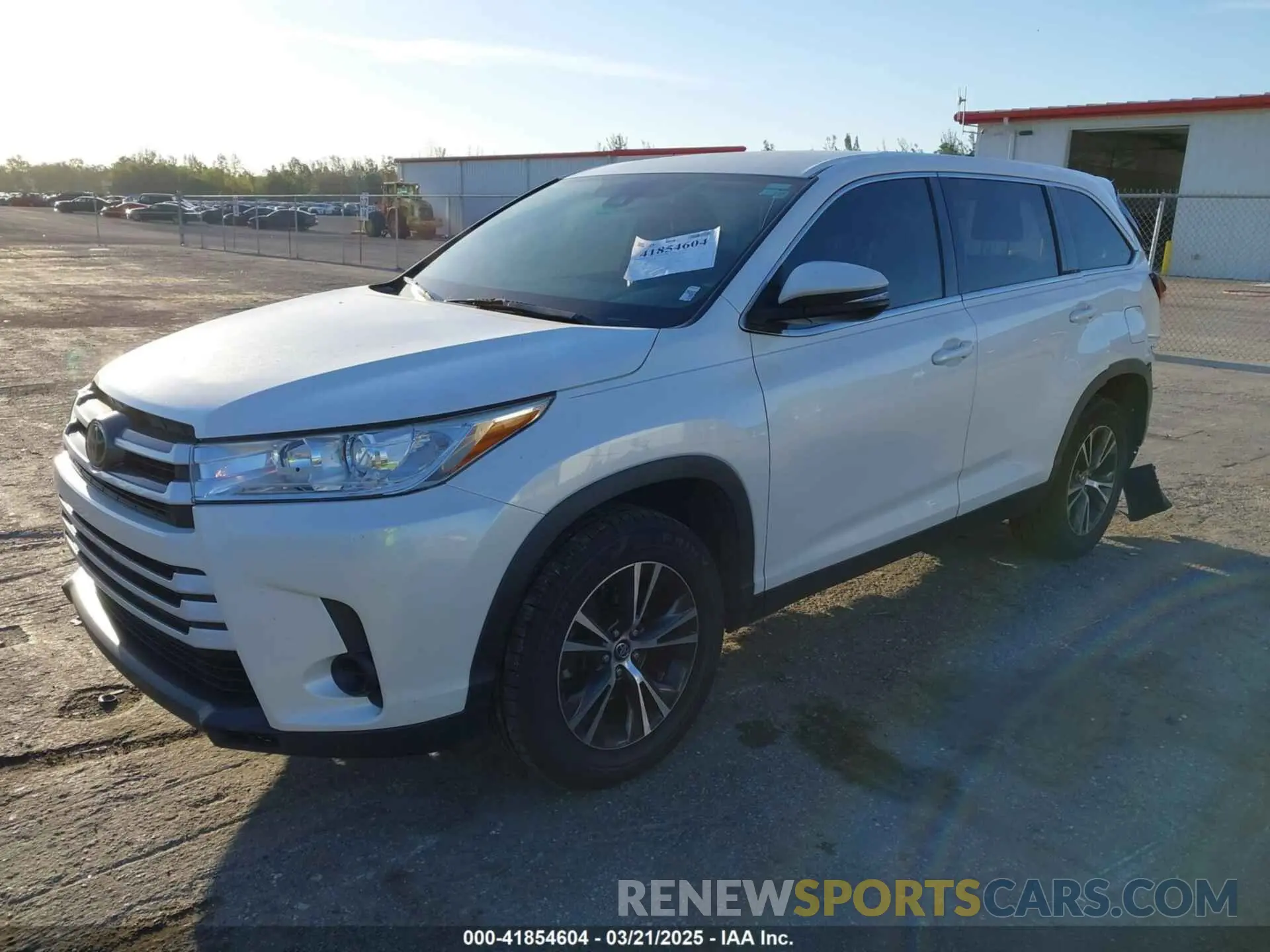 2 Photograph of a damaged car 5TDZARFH4KS047134 TOYOTA HIGHLANDER 2019