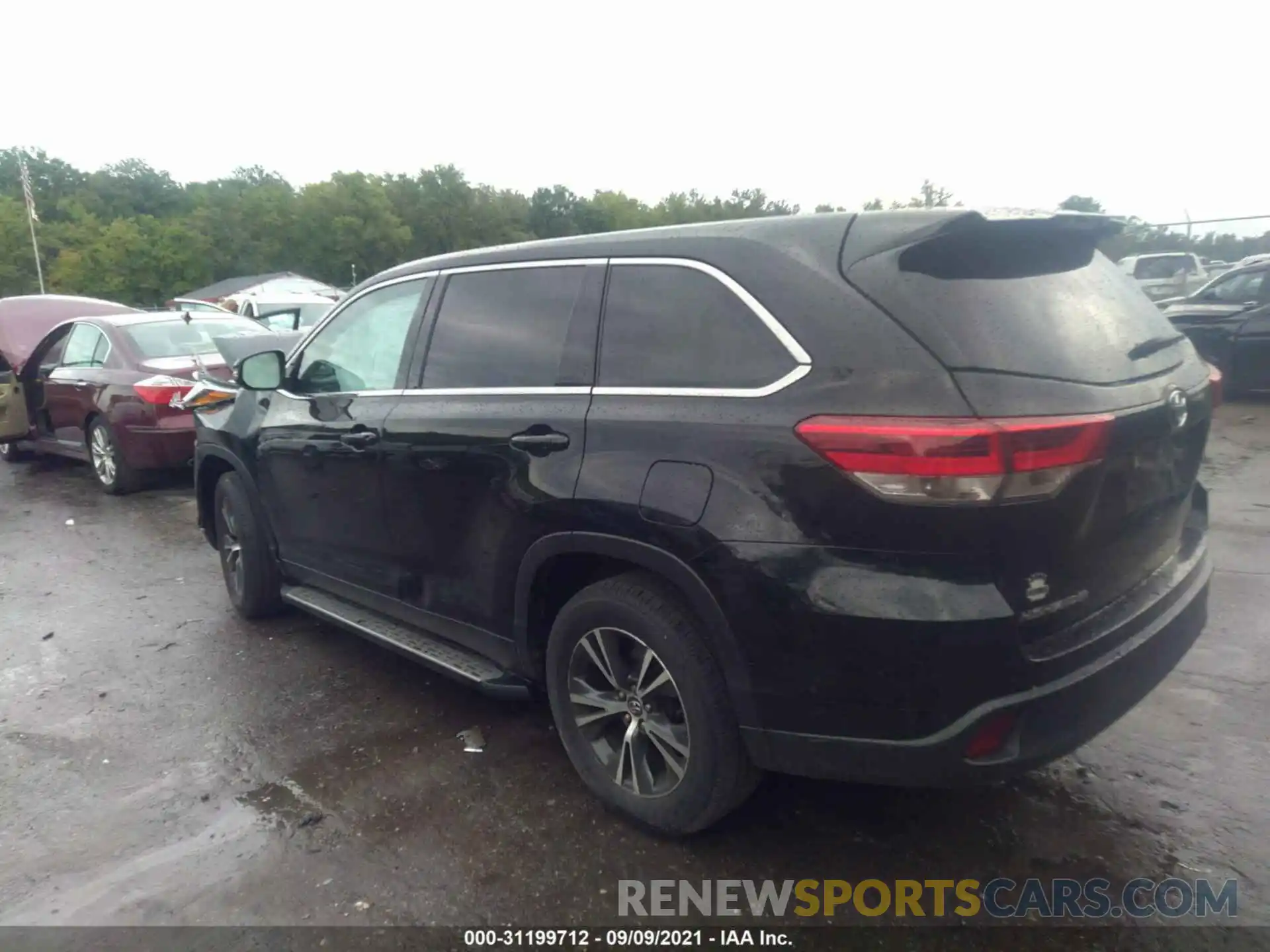 3 Photograph of a damaged car 5TDZARFH4KS049255 TOYOTA HIGHLANDER 2019