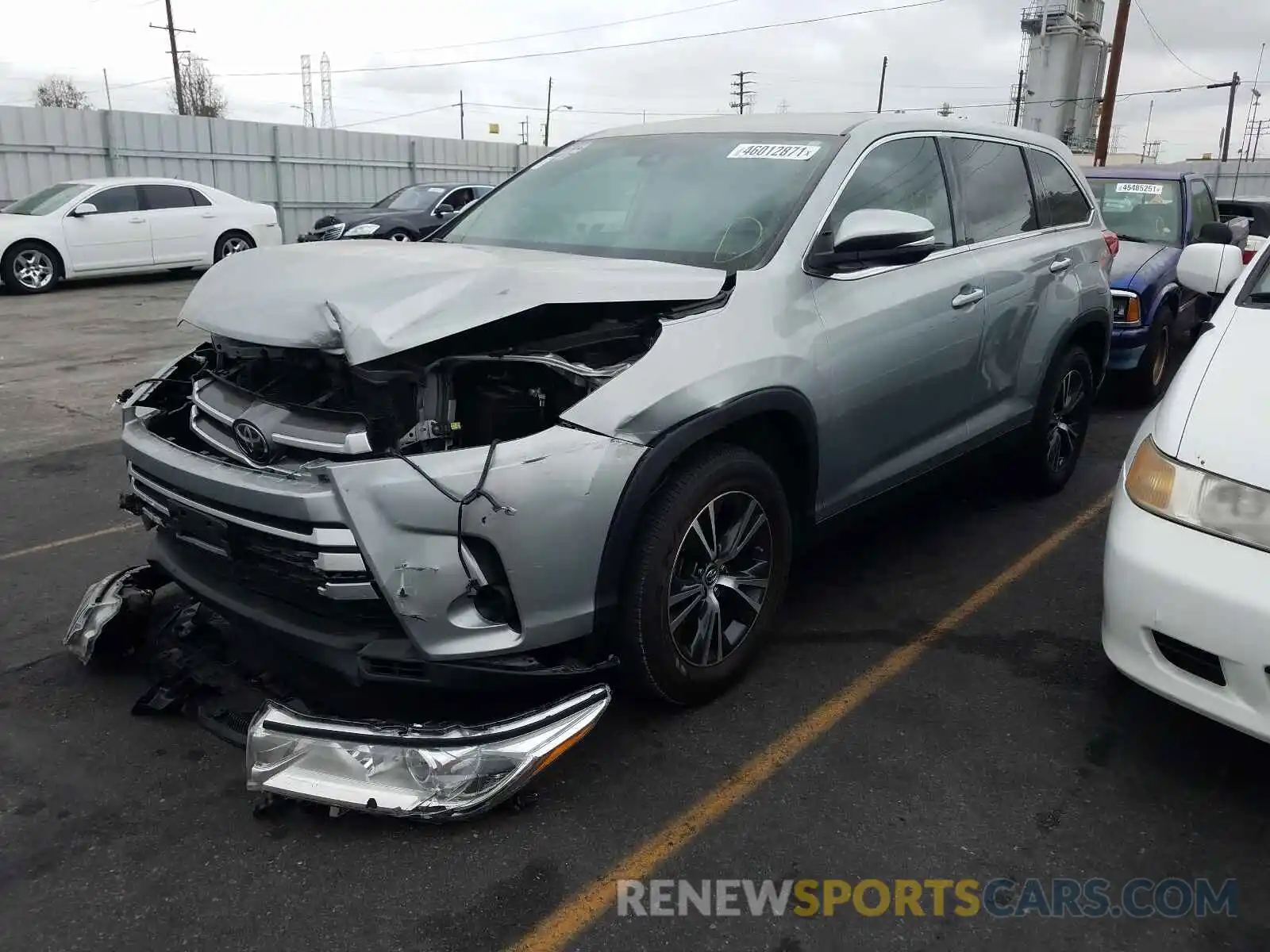 2 Photograph of a damaged car 5TDZARFH4KS049451 TOYOTA HIGHLANDER 2019