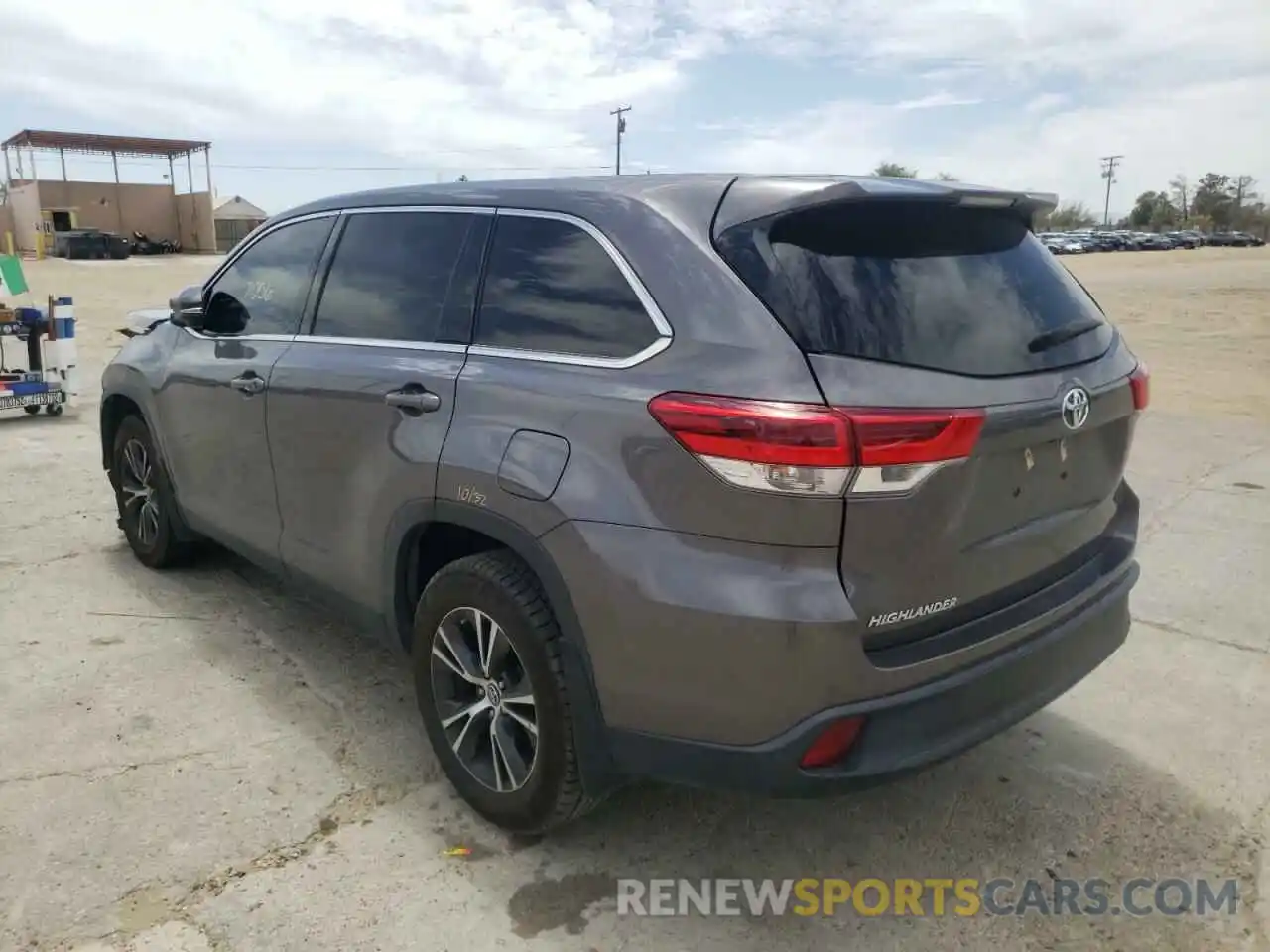 3 Photograph of a damaged car 5TDZARFH4KS050888 TOYOTA HIGHLANDER 2019