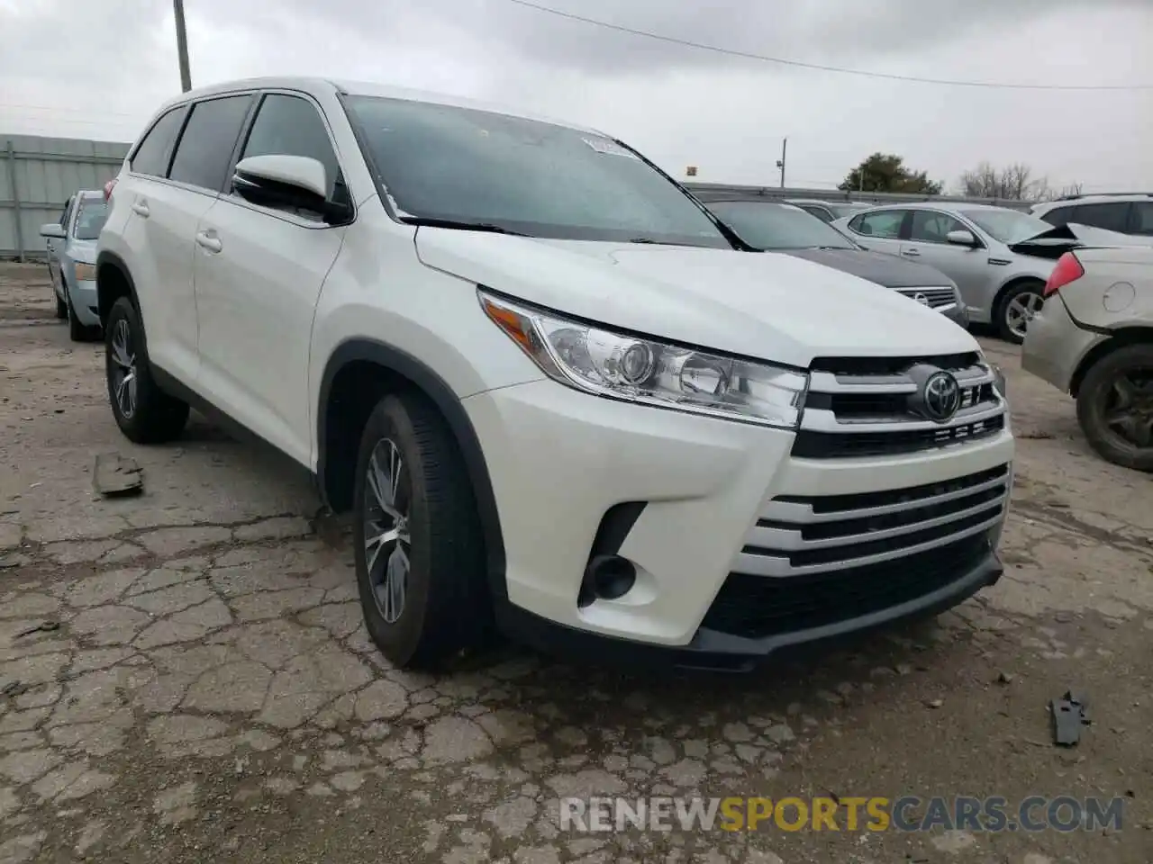 1 Photograph of a damaged car 5TDZARFH4KS050907 TOYOTA HIGHLANDER 2019