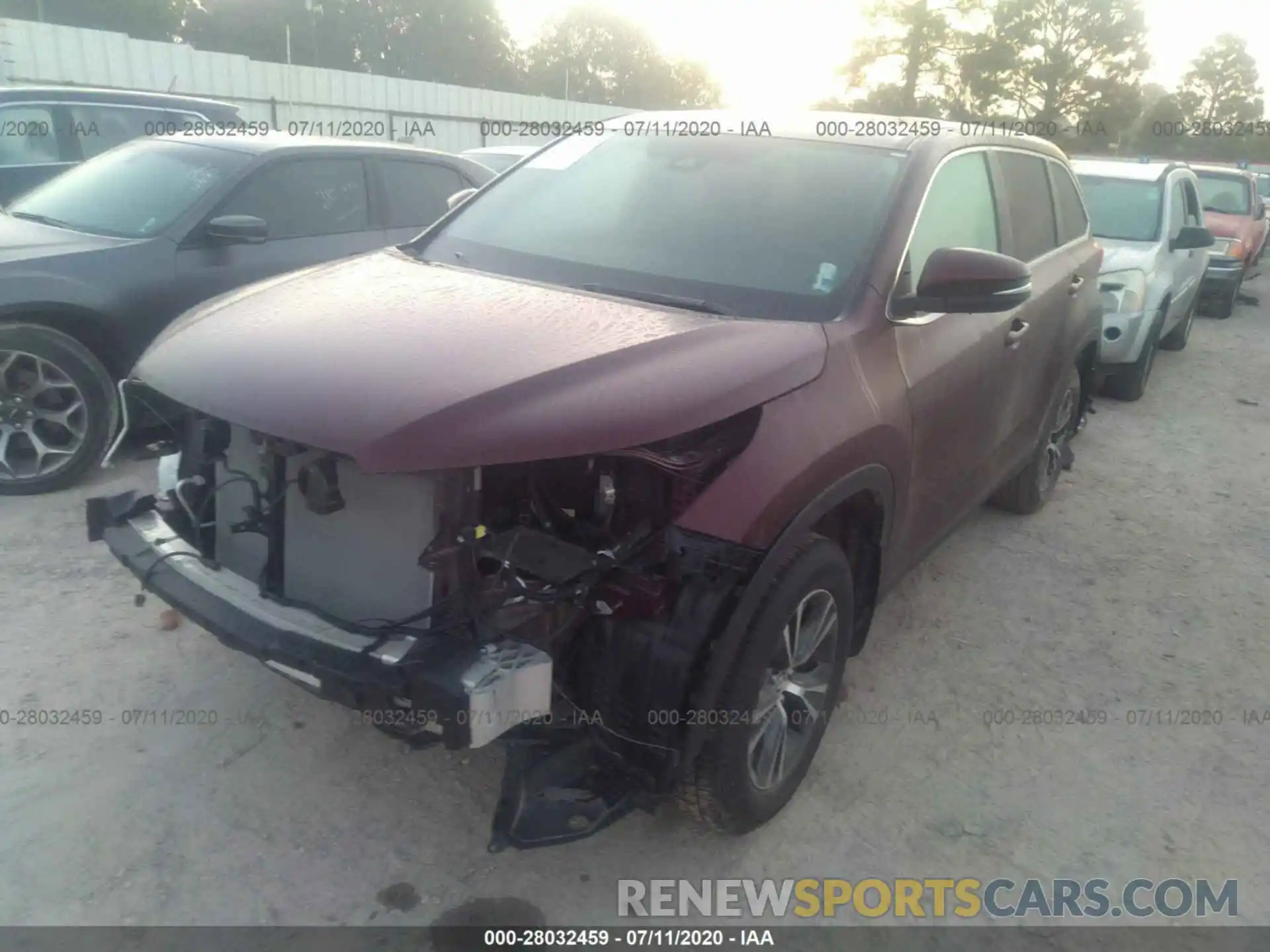 2 Photograph of a damaged car 5TDZARFH4KS052799 TOYOTA HIGHLANDER 2019