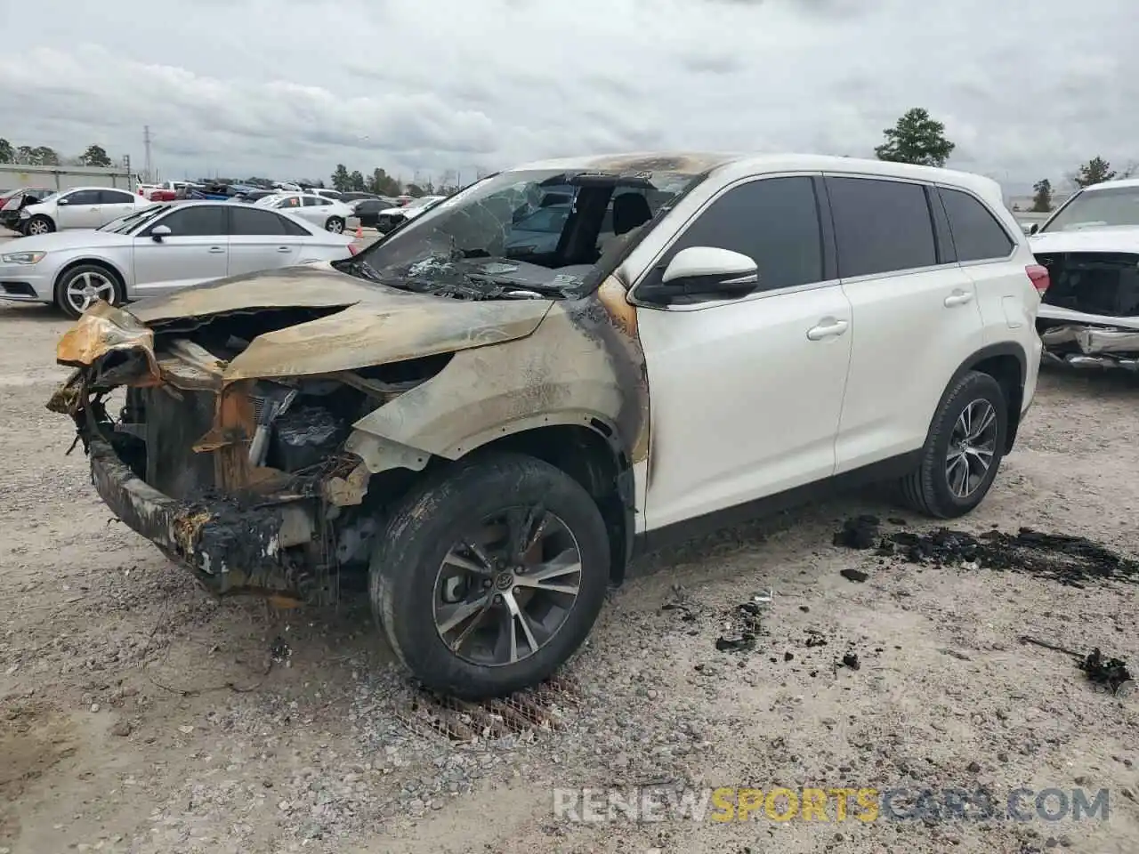 1 Photograph of a damaged car 5TDZARFH4KS053581 TOYOTA HIGHLANDER 2019