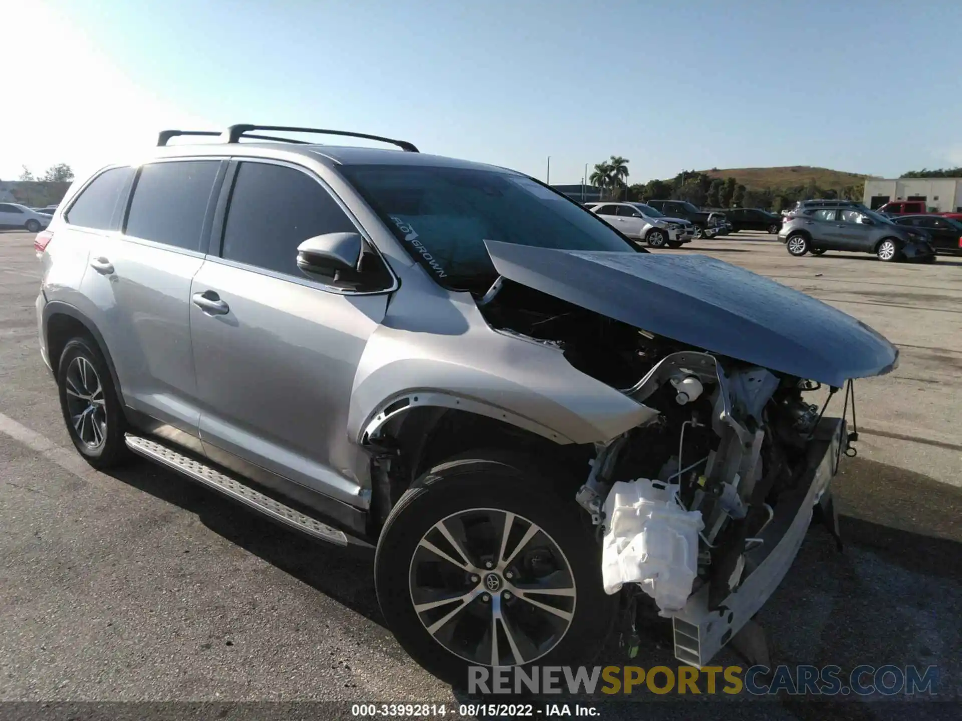 1 Photograph of a damaged car 5TDZARFH4KS055248 TOYOTA HIGHLANDER 2019