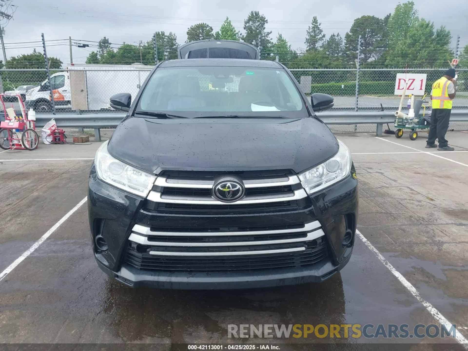 12 Photograph of a damaged car 5TDZARFH4KS055265 TOYOTA HIGHLANDER 2019