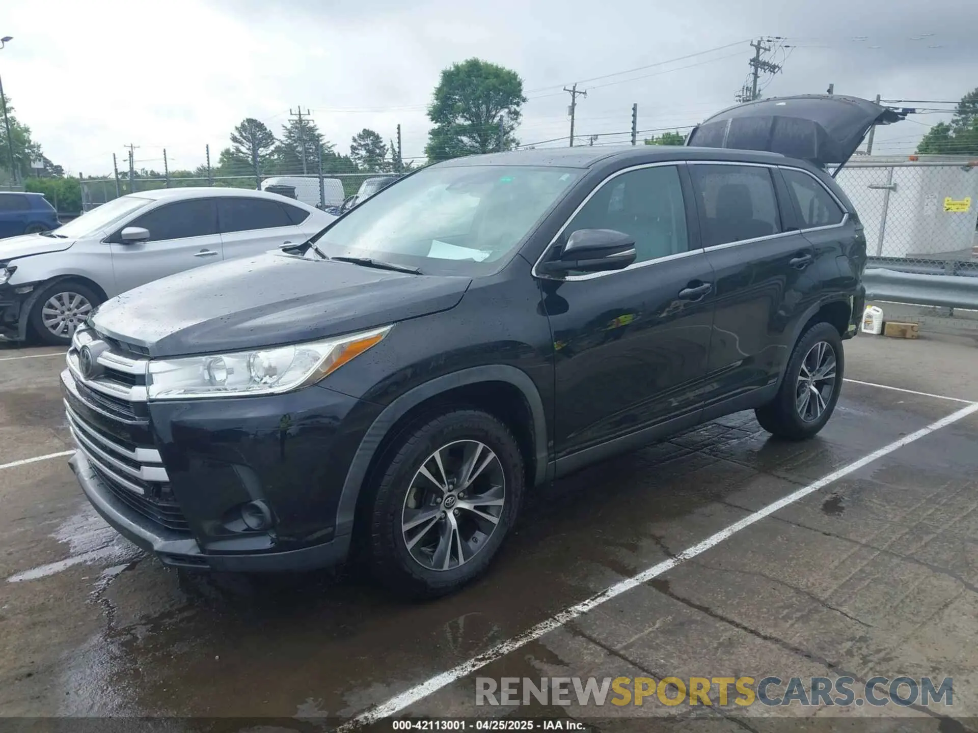 2 Photograph of a damaged car 5TDZARFH4KS055265 TOYOTA HIGHLANDER 2019