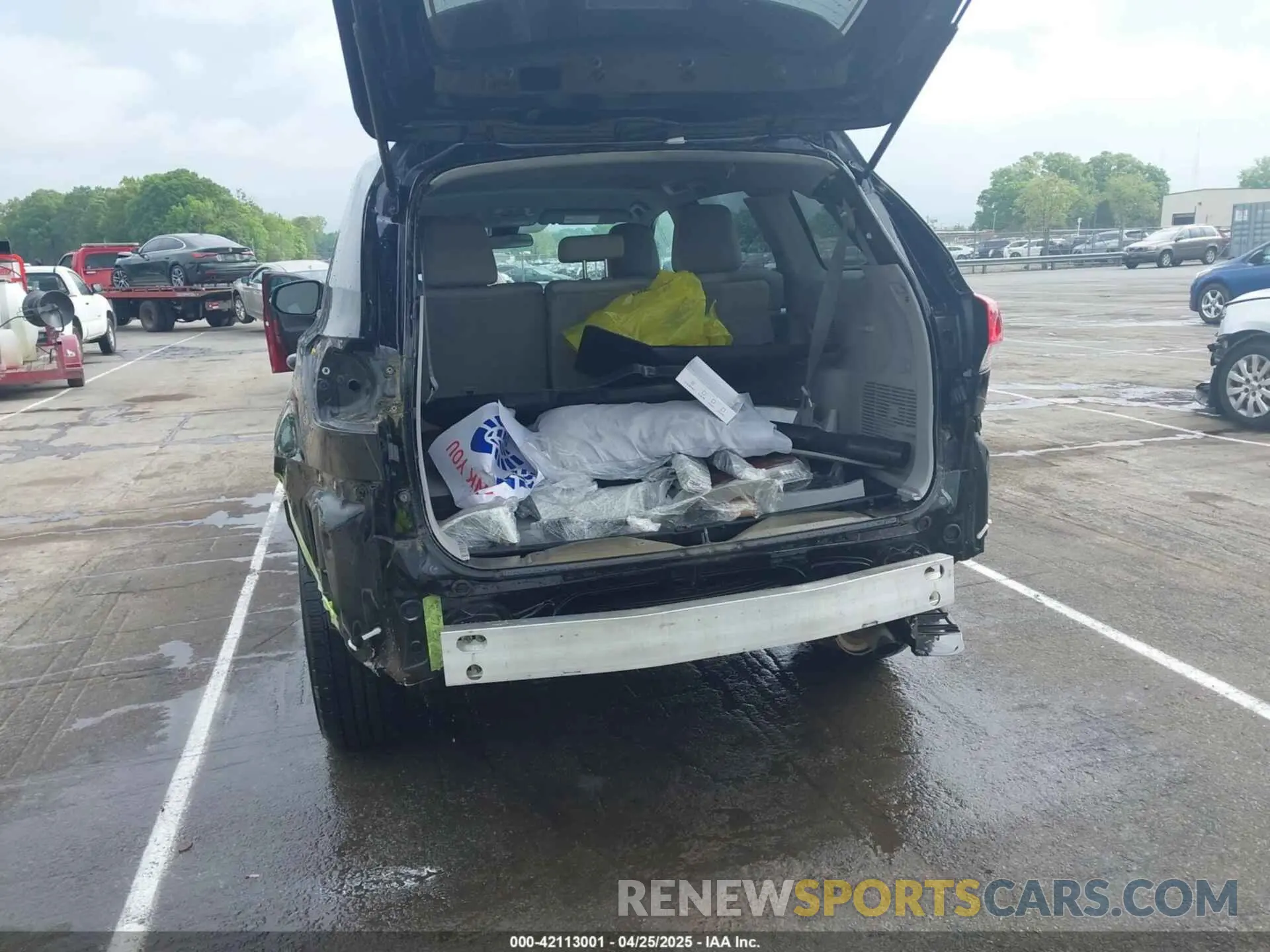 6 Photograph of a damaged car 5TDZARFH4KS055265 TOYOTA HIGHLANDER 2019