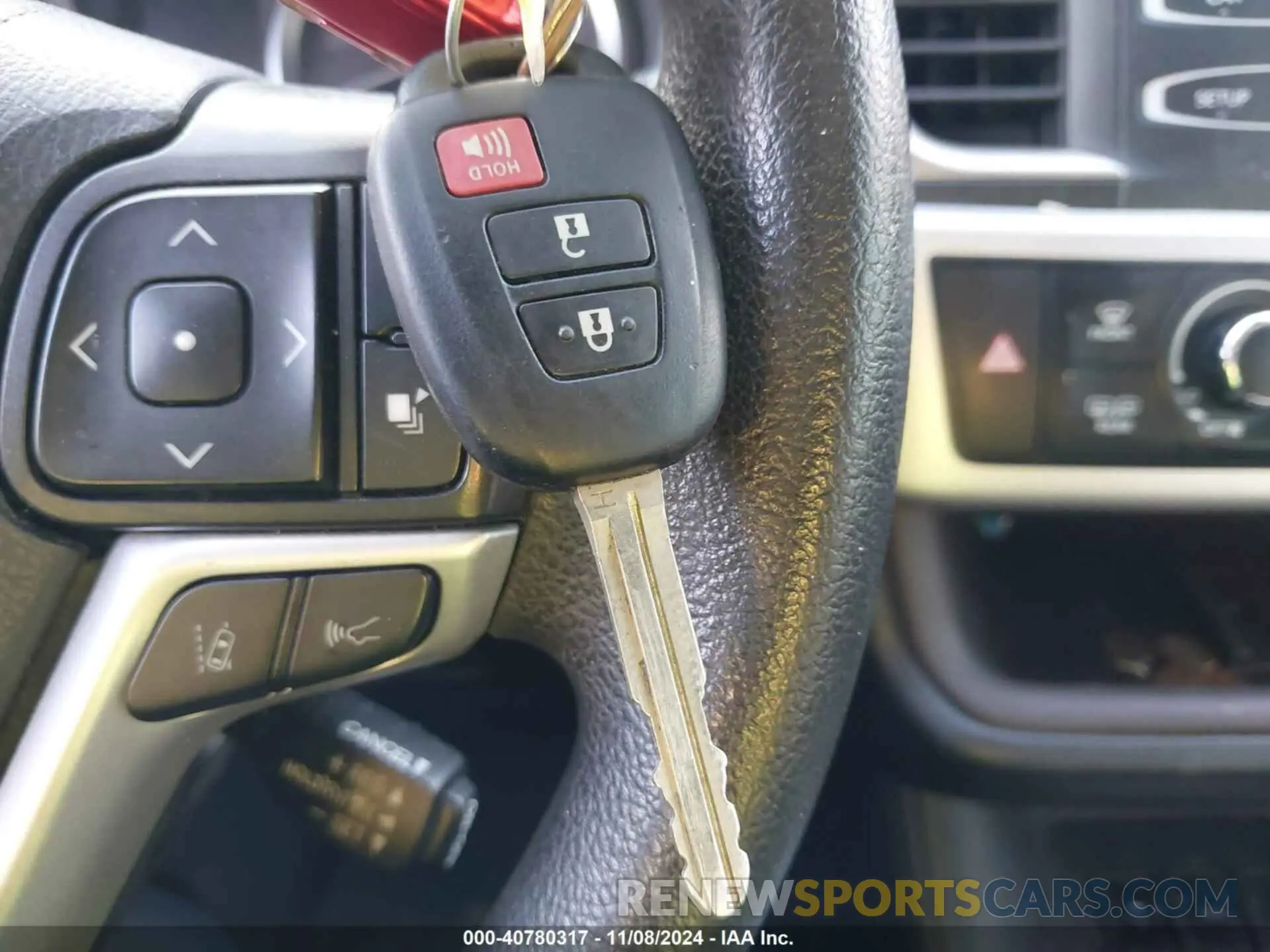 11 Photograph of a damaged car 5TDZARFH4KS056853 TOYOTA HIGHLANDER 2019