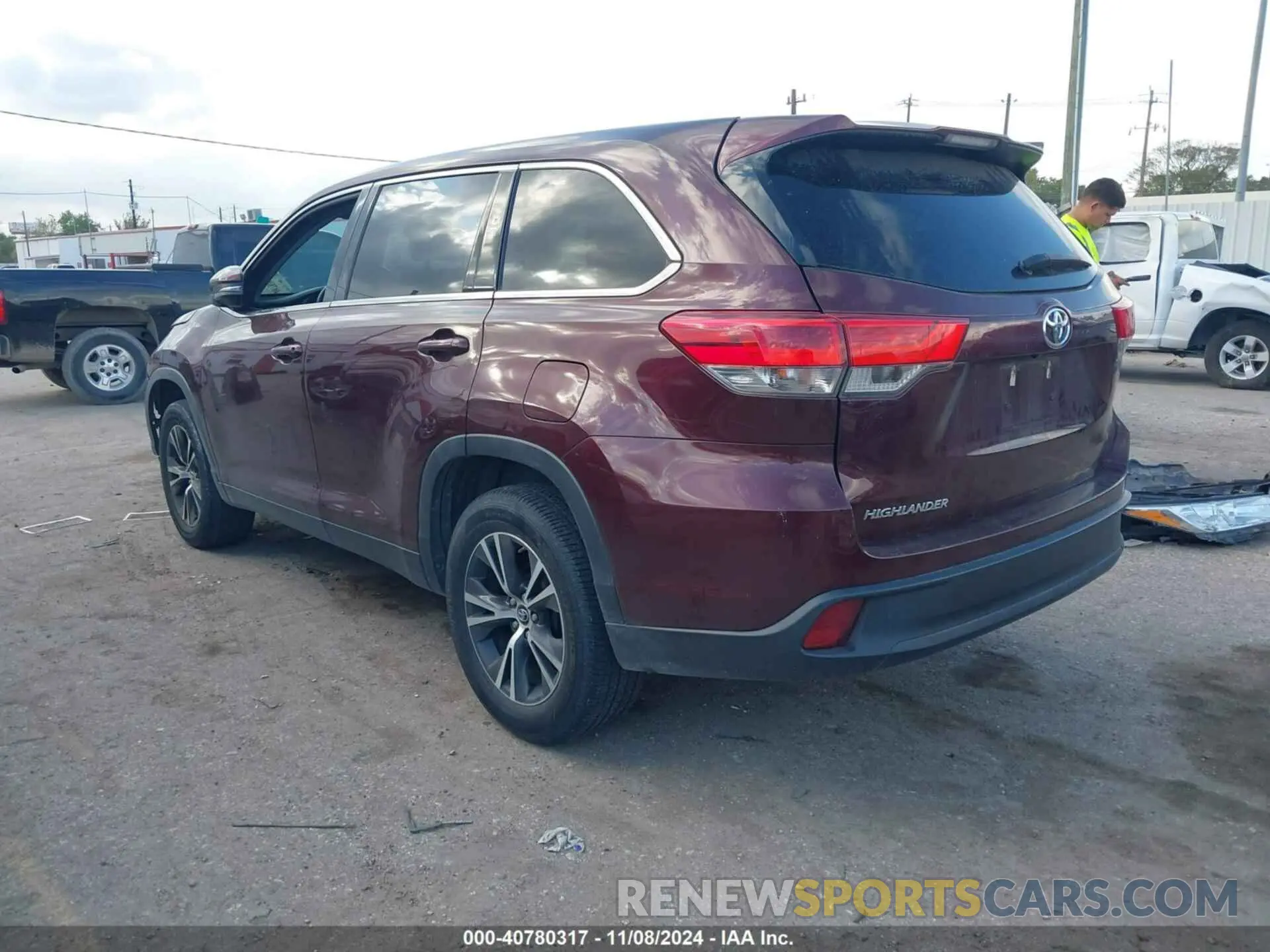 3 Photograph of a damaged car 5TDZARFH4KS056853 TOYOTA HIGHLANDER 2019
