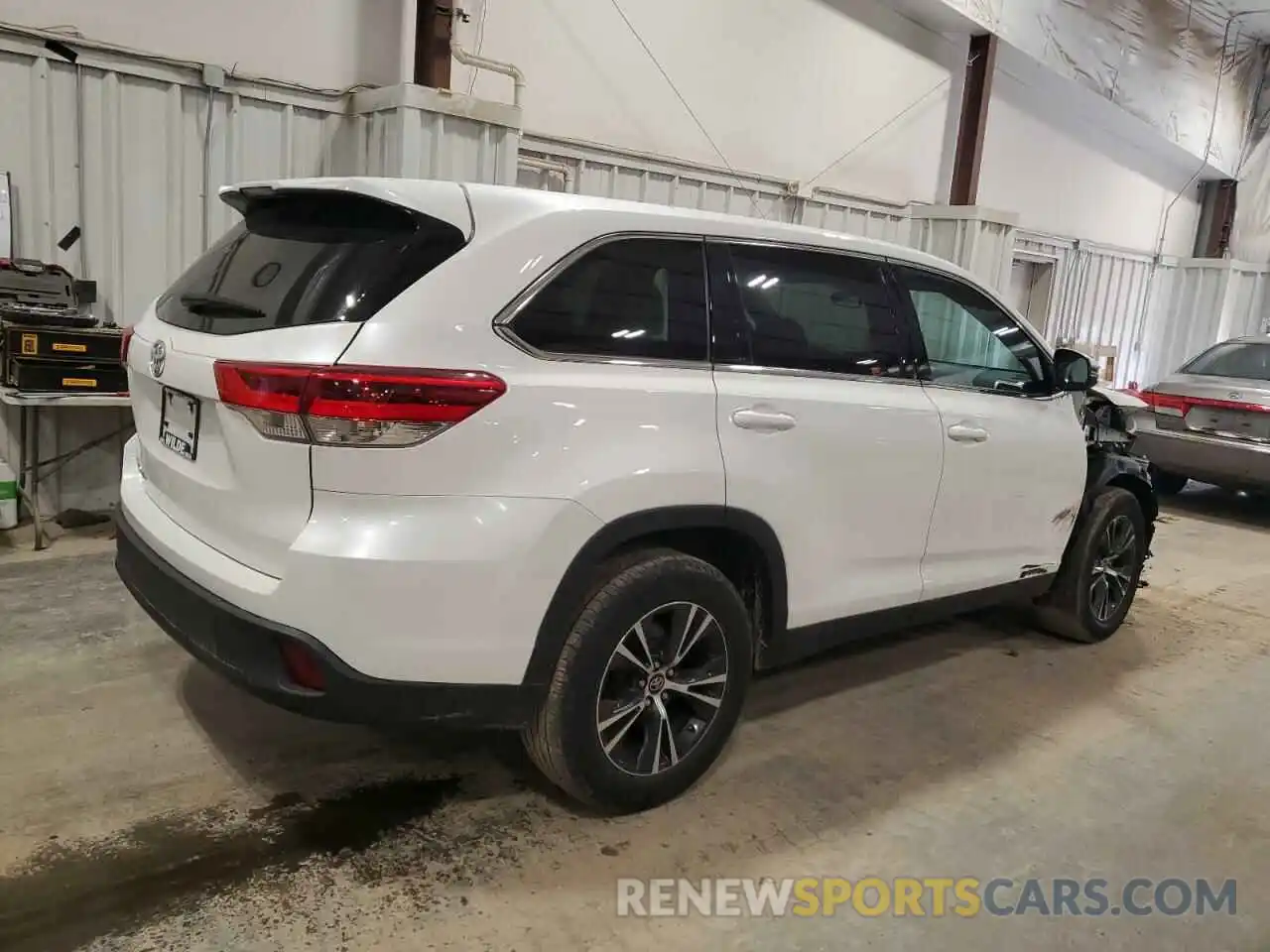 3 Photograph of a damaged car 5TDZARFH4KS057288 TOYOTA HIGHLANDER 2019