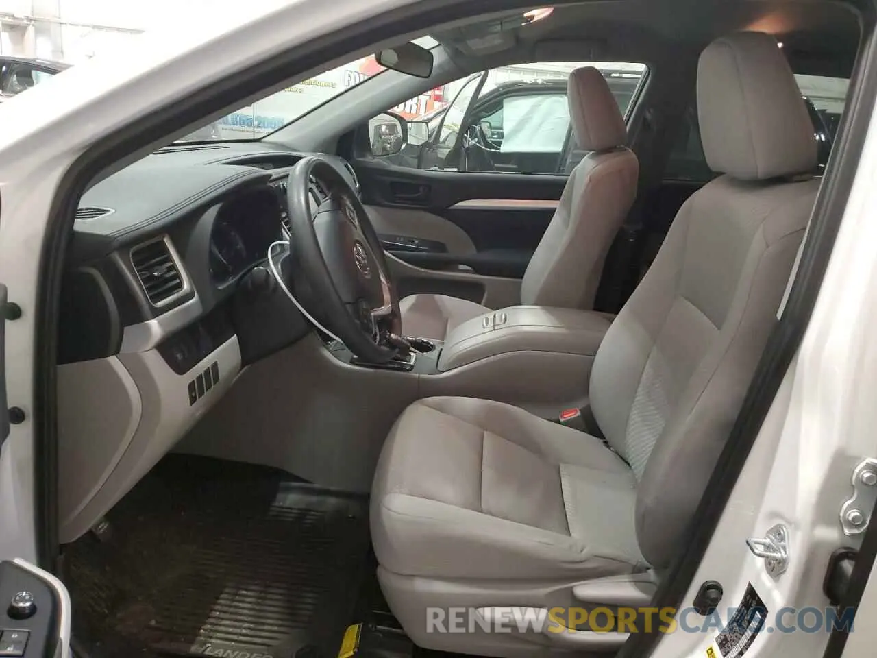 7 Photograph of a damaged car 5TDZARFH4KS057288 TOYOTA HIGHLANDER 2019