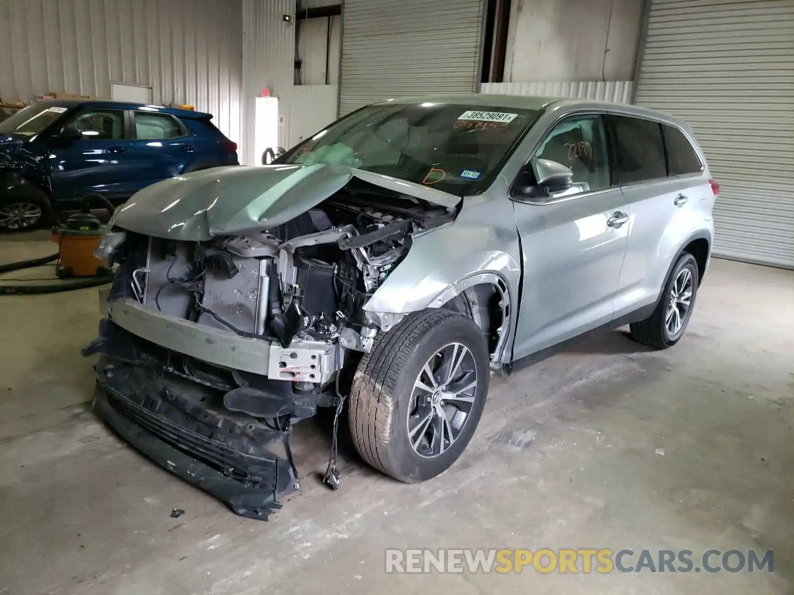 2 Photograph of a damaged car 5TDZARFH4KS057453 TOYOTA HIGHLANDER 2019