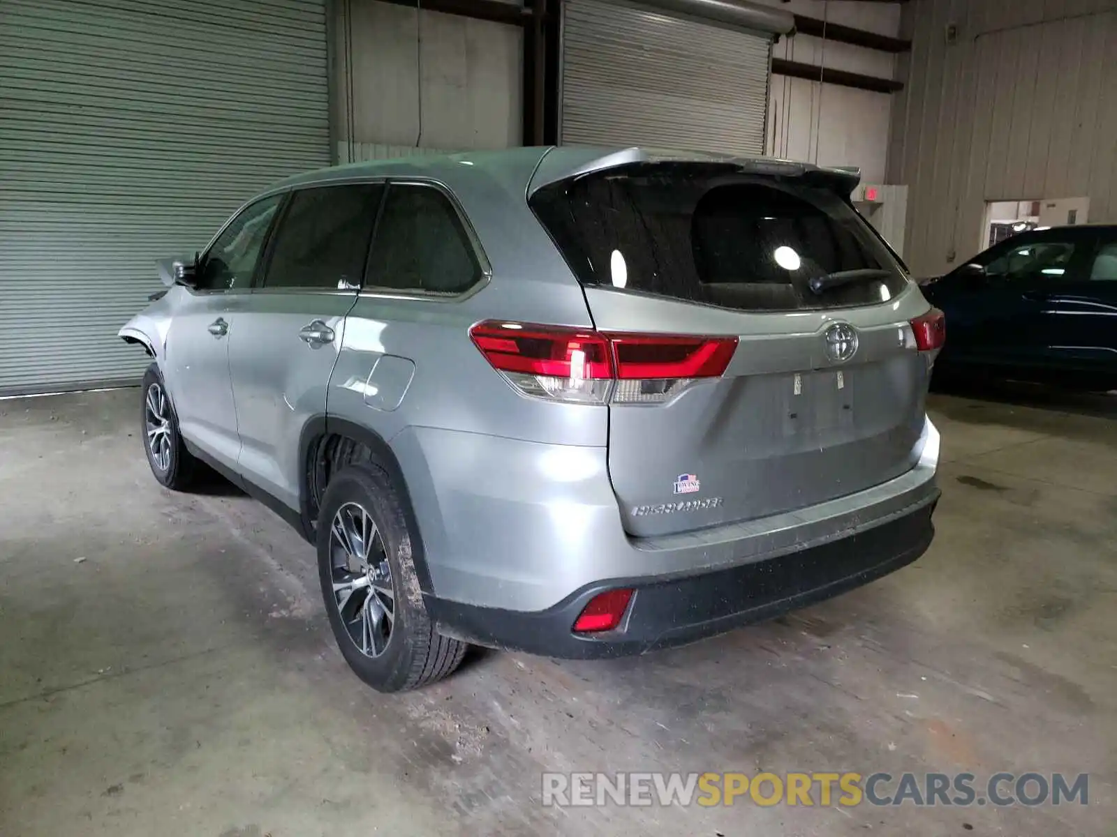 3 Photograph of a damaged car 5TDZARFH4KS057453 TOYOTA HIGHLANDER 2019