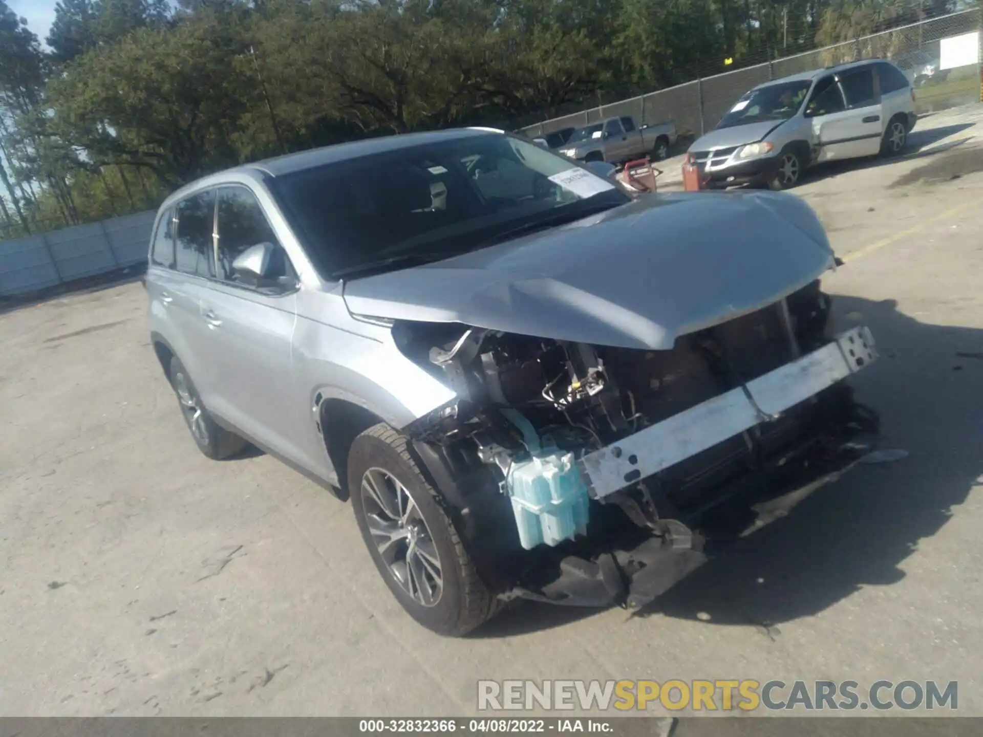 1 Photograph of a damaged car 5TDZARFH4KS059347 TOYOTA HIGHLANDER 2019