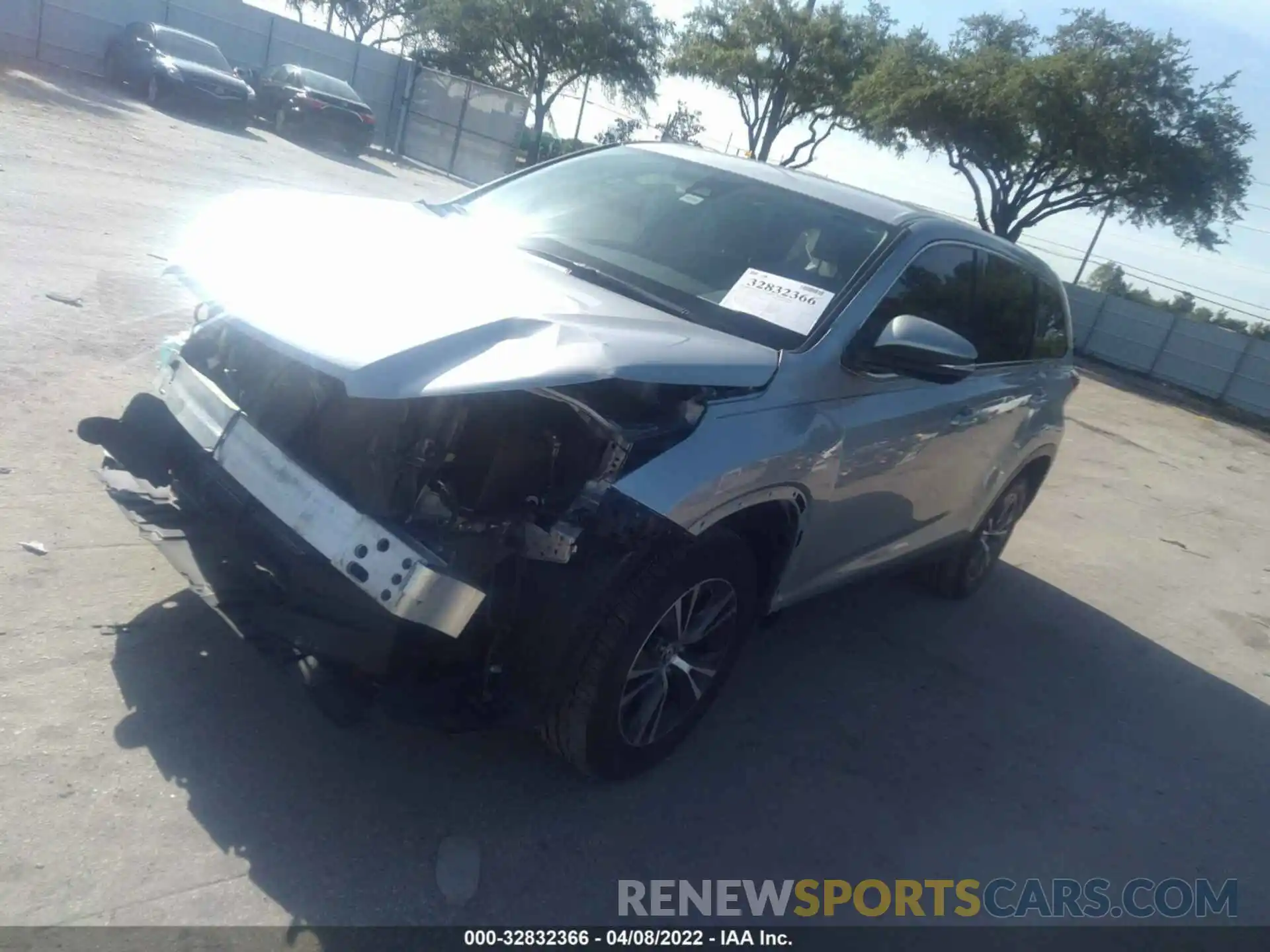 2 Photograph of a damaged car 5TDZARFH4KS059347 TOYOTA HIGHLANDER 2019