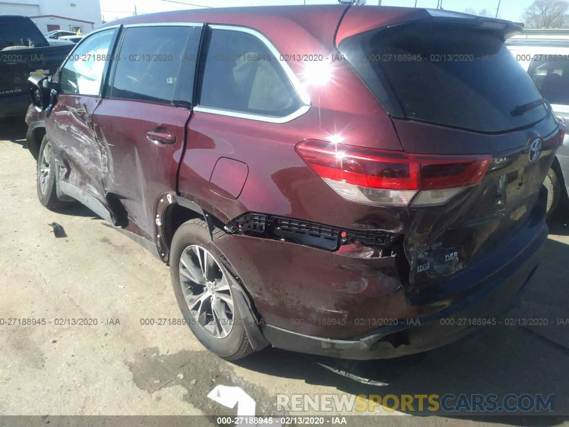 3 Photograph of a damaged car 5TDZARFH4KS059722 TOYOTA HIGHLANDER 2019