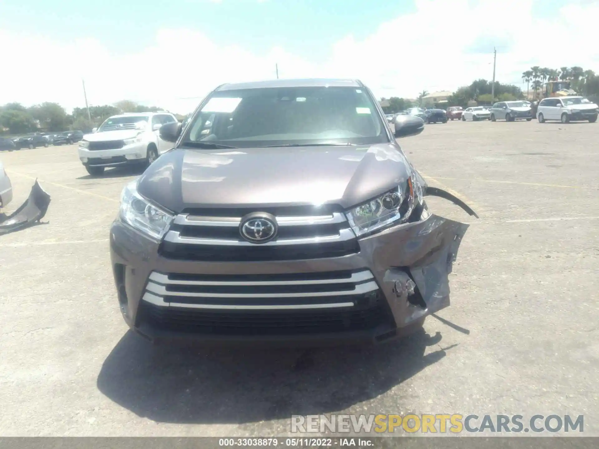 6 Photograph of a damaged car 5TDZARFH4KS060370 TOYOTA HIGHLANDER 2019