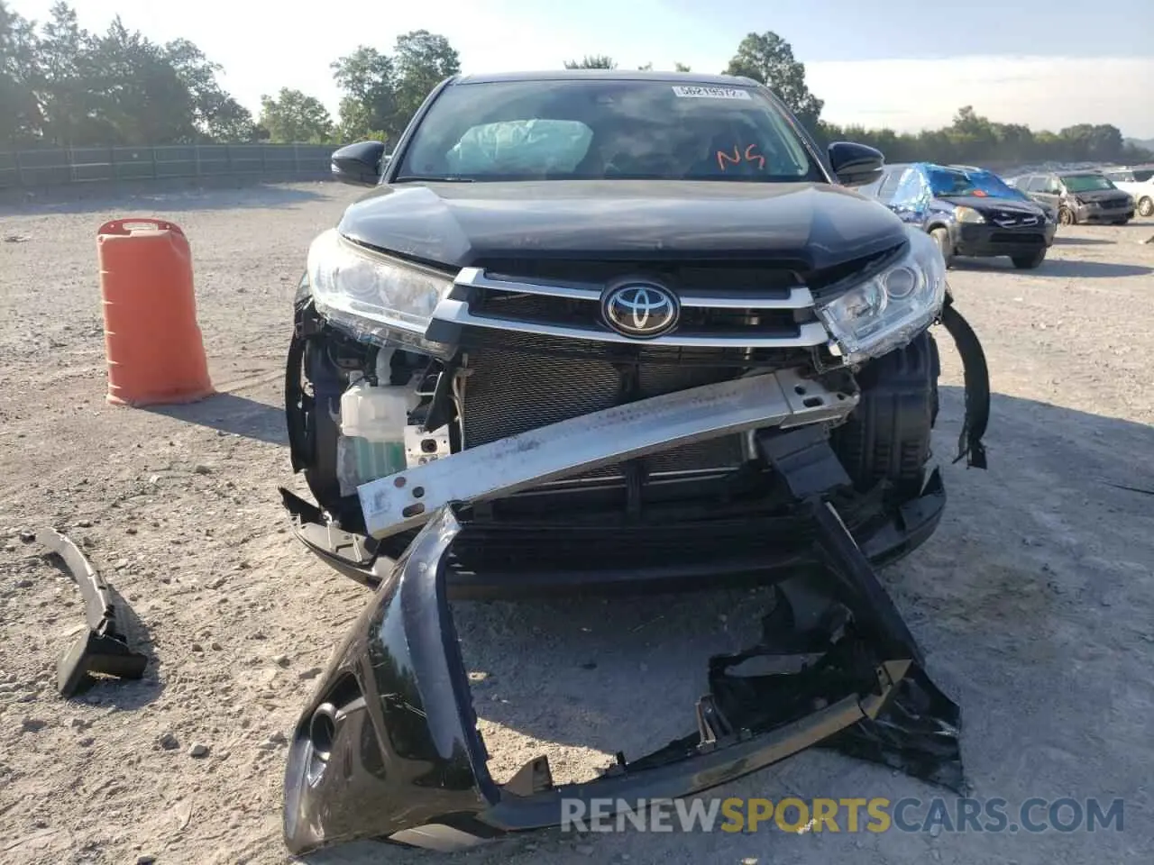 9 Photograph of a damaged car 5TDZARFH5KS042346 TOYOTA HIGHLANDER 2019
