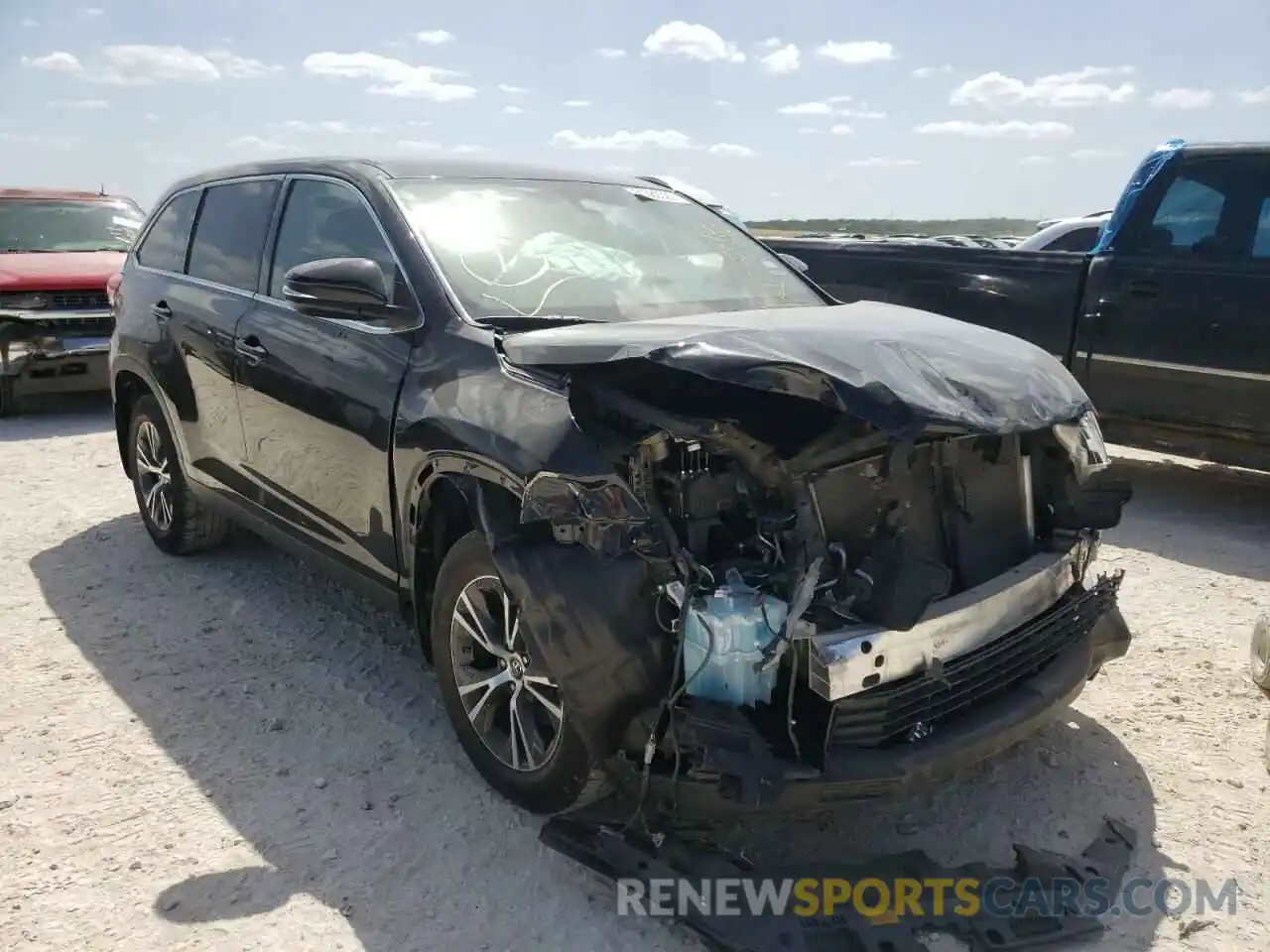 1 Photograph of a damaged car 5TDZARFH5KS046204 TOYOTA HIGHLANDER 2019