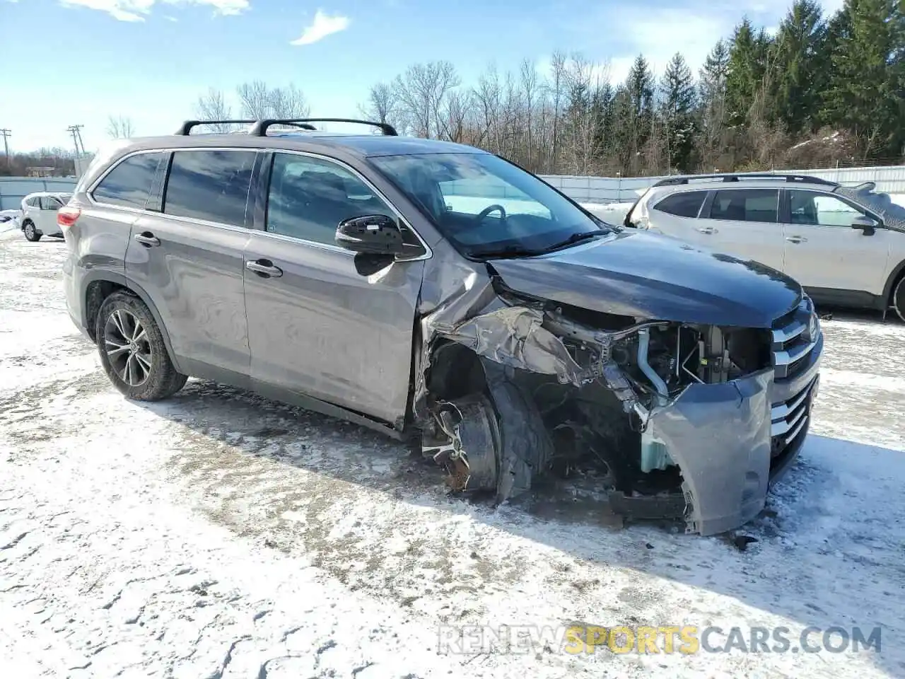 4 Photograph of a damaged car 5TDZARFH5KS046378 TOYOTA HIGHLANDER 2019