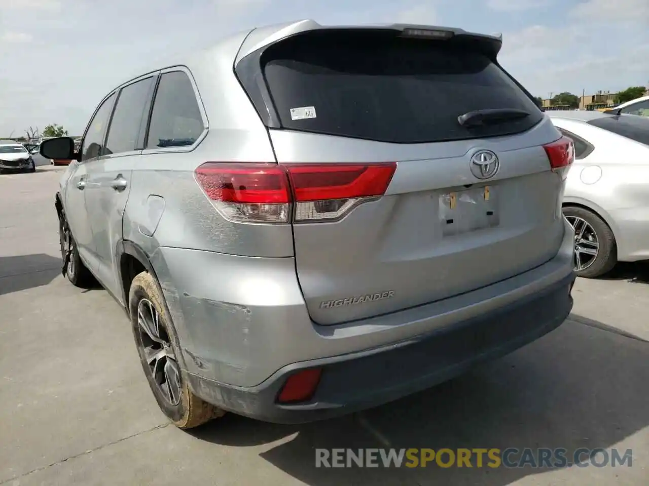 3 Photograph of a damaged car 5TDZARFH5KS046428 TOYOTA HIGHLANDER 2019